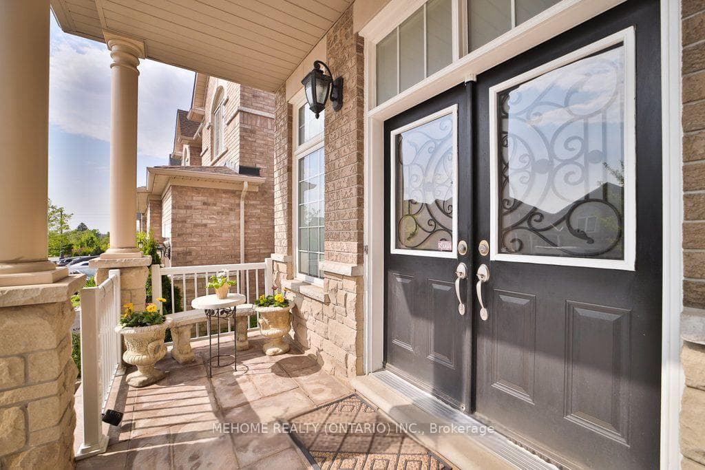 129 Lady Karen Crescent photo 2