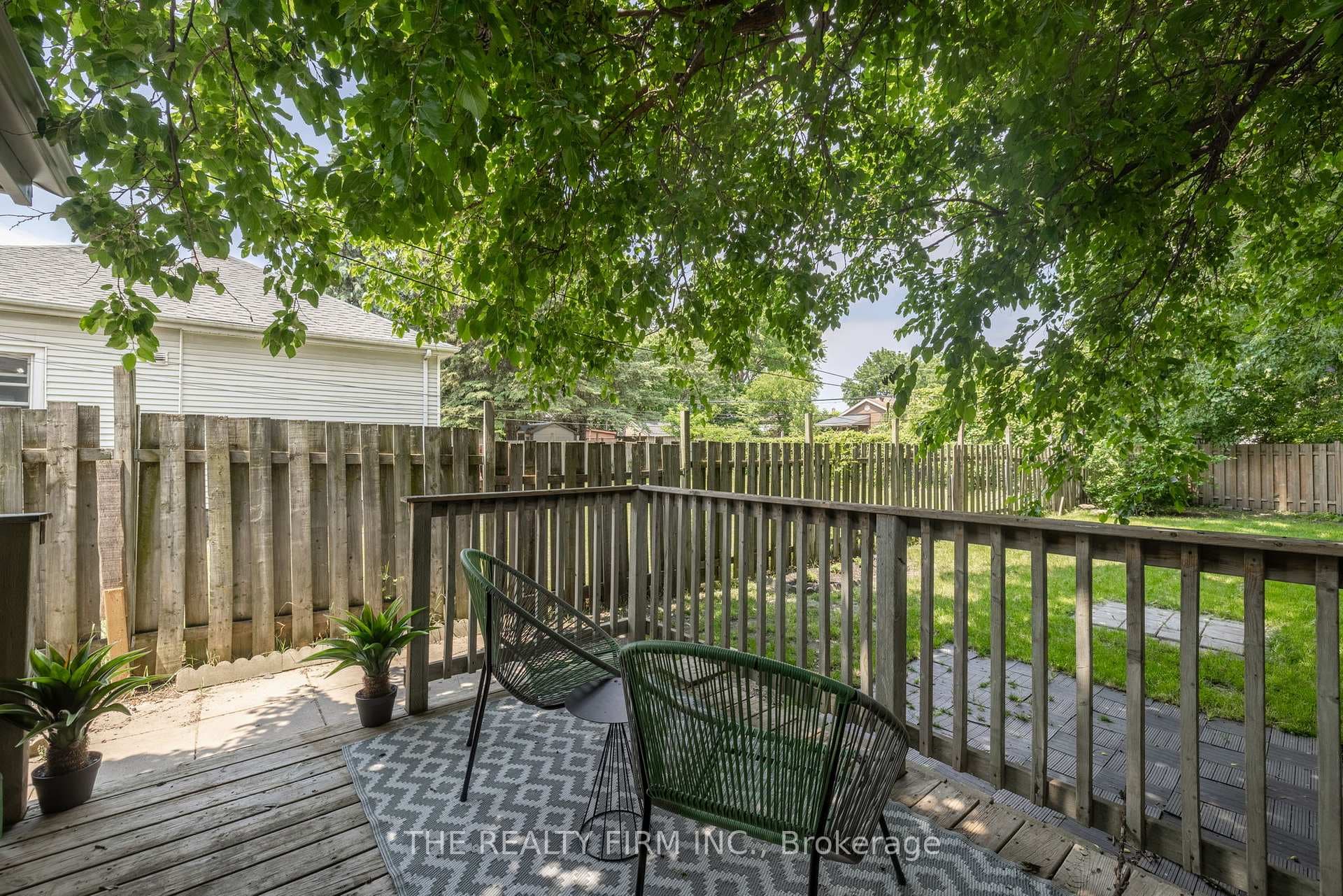 1068 Margaret Street photo 24