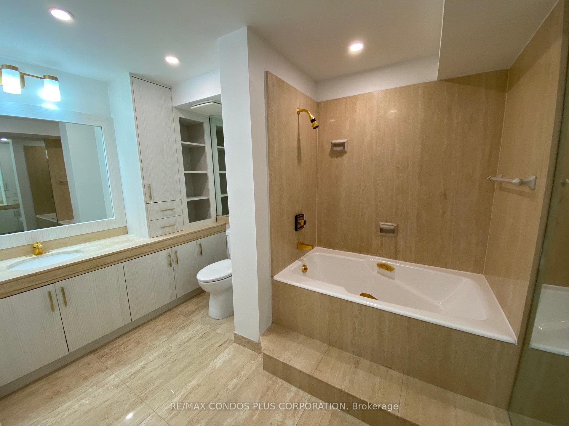 4-Piece Main Bathroom
