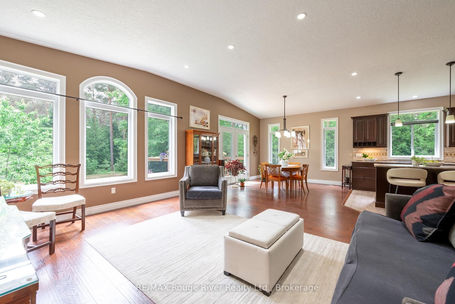 149 Pine Tree Lane photo 10