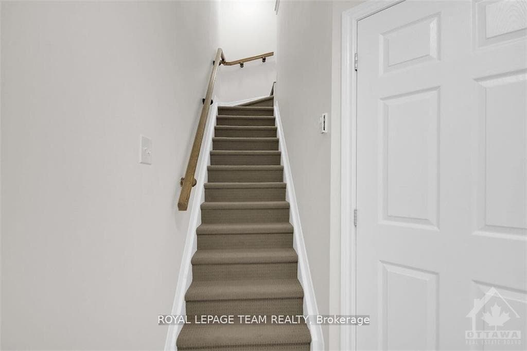 914 Messor Crescent photo 8