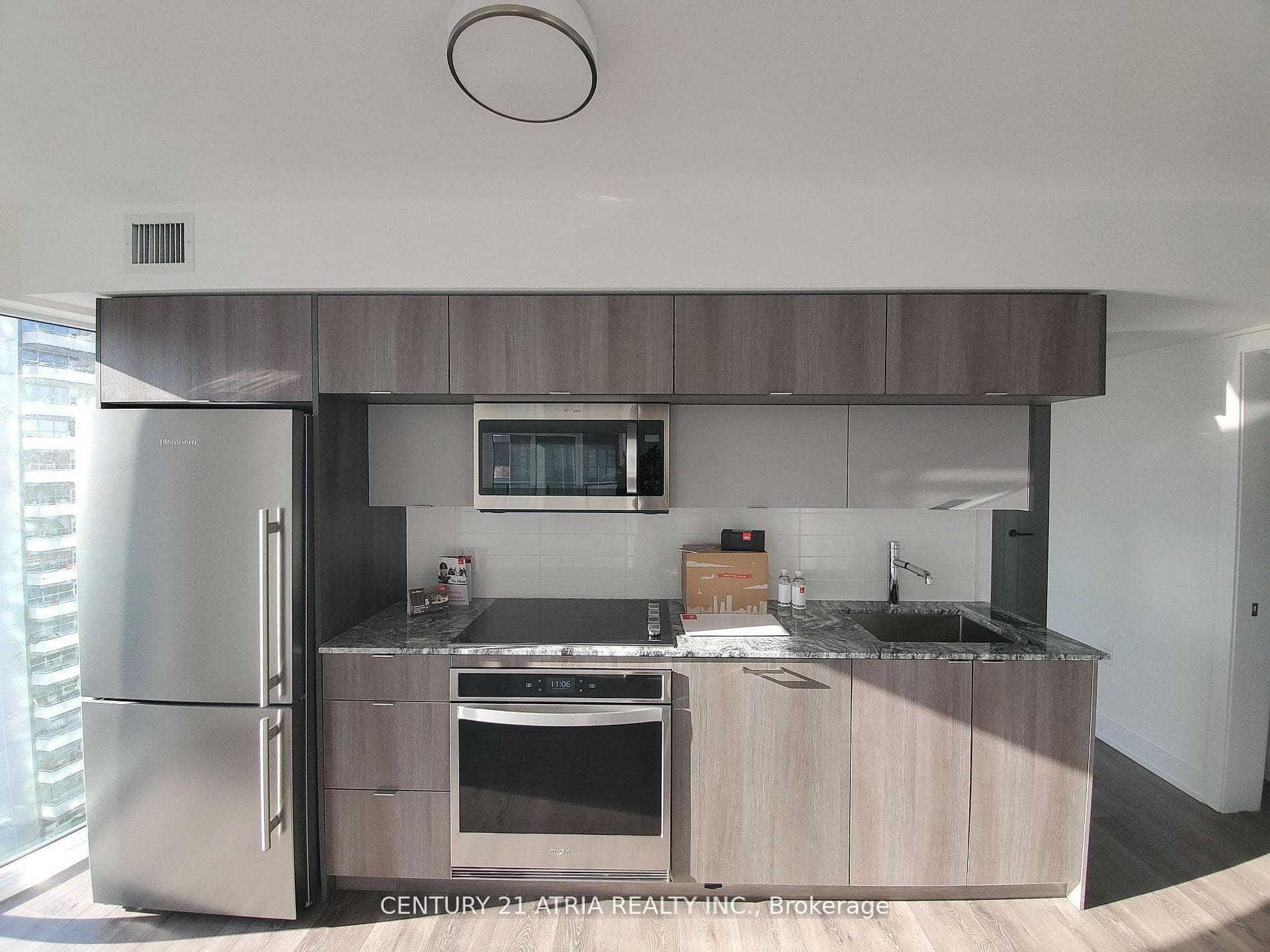 575 Bloor Street Unit 1407 photo 1