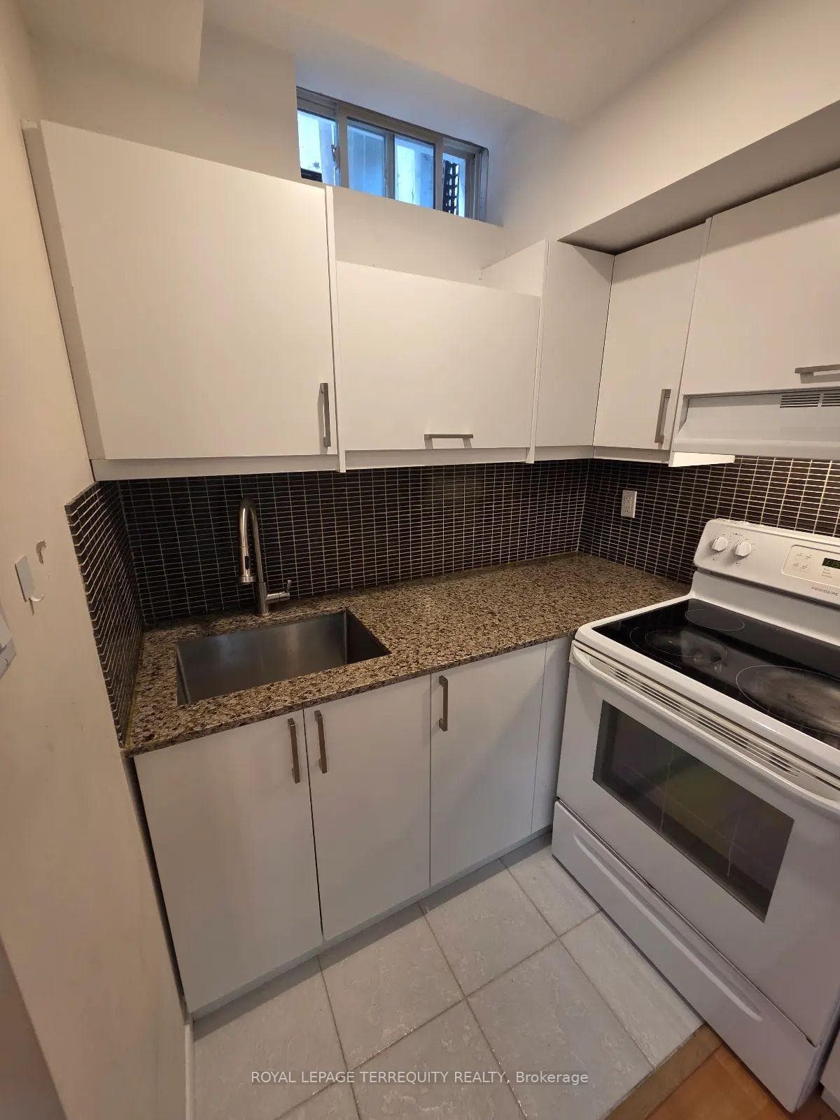 16 Royal Chapin Crescent photo 13