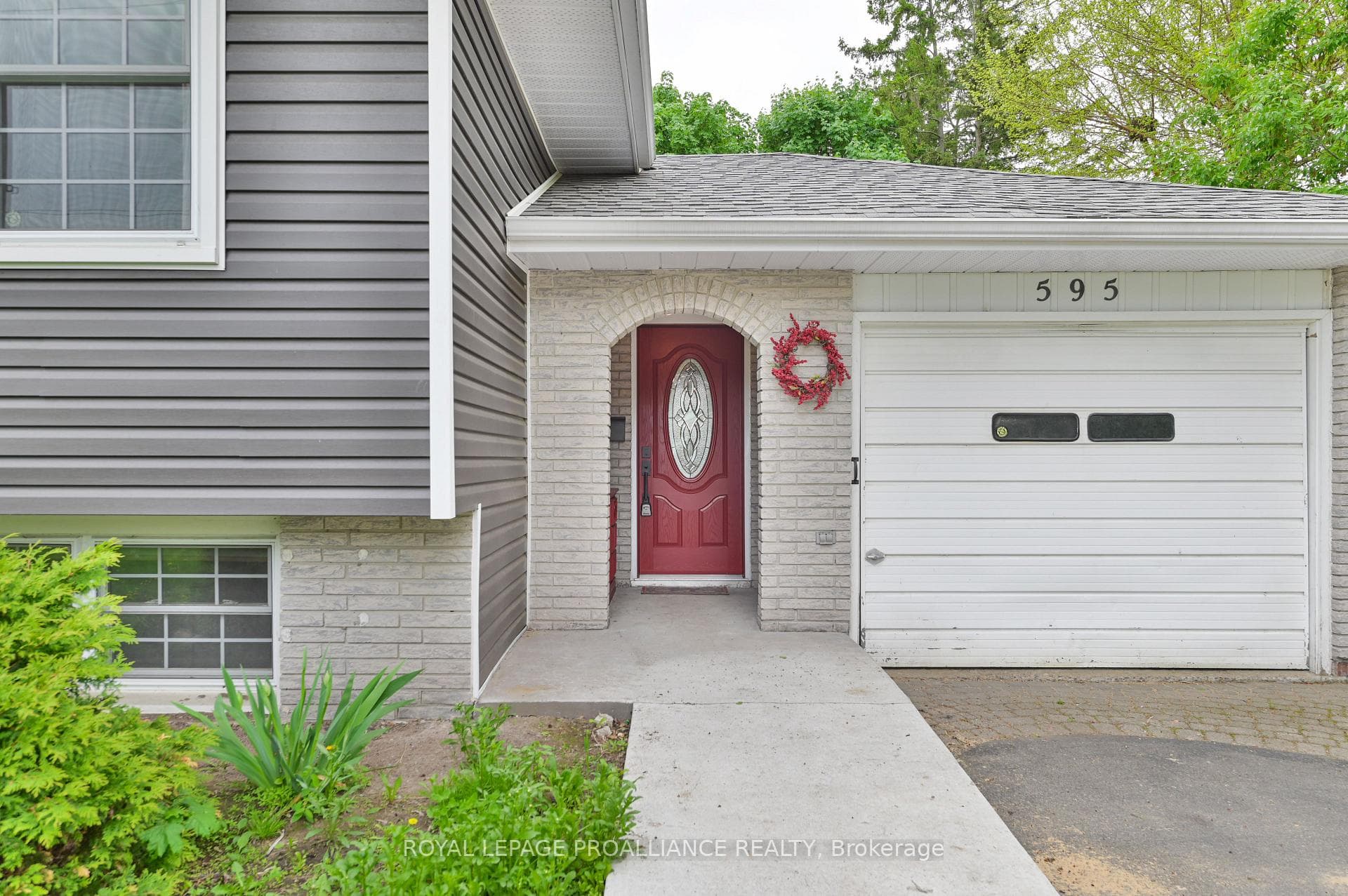 595 Victoria Avenue photo 6