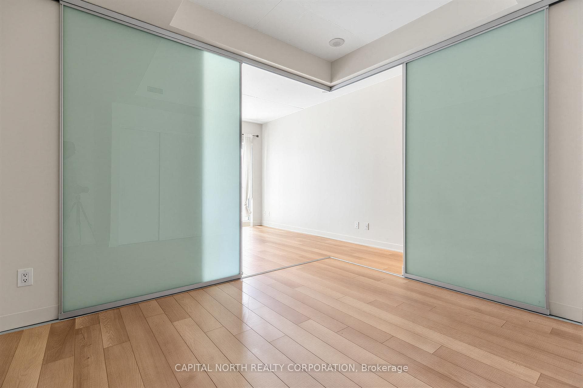 210 Simcoe Street Unit 1502 photo 9
