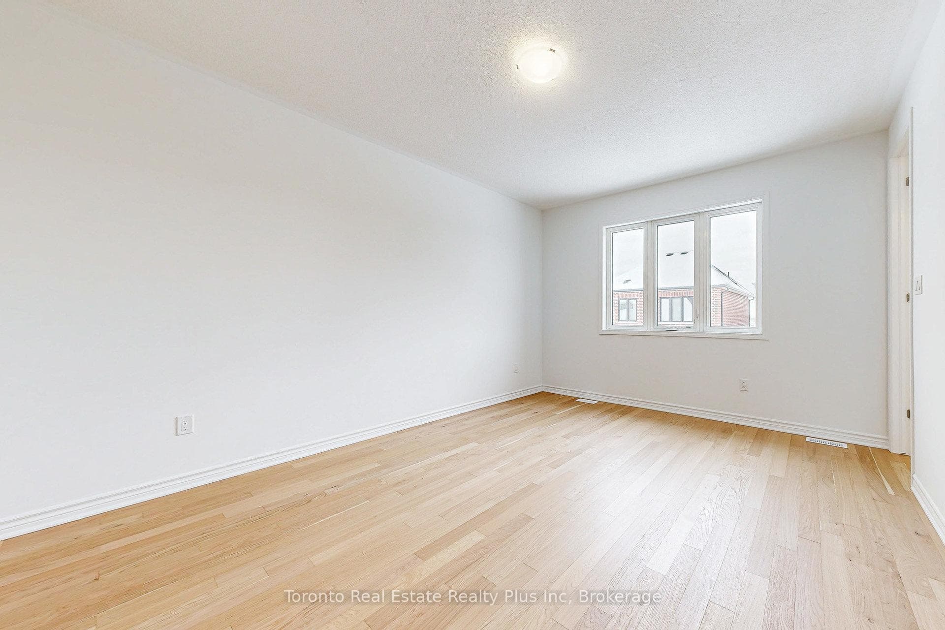 1476 Melville bonus Crescent photo 27