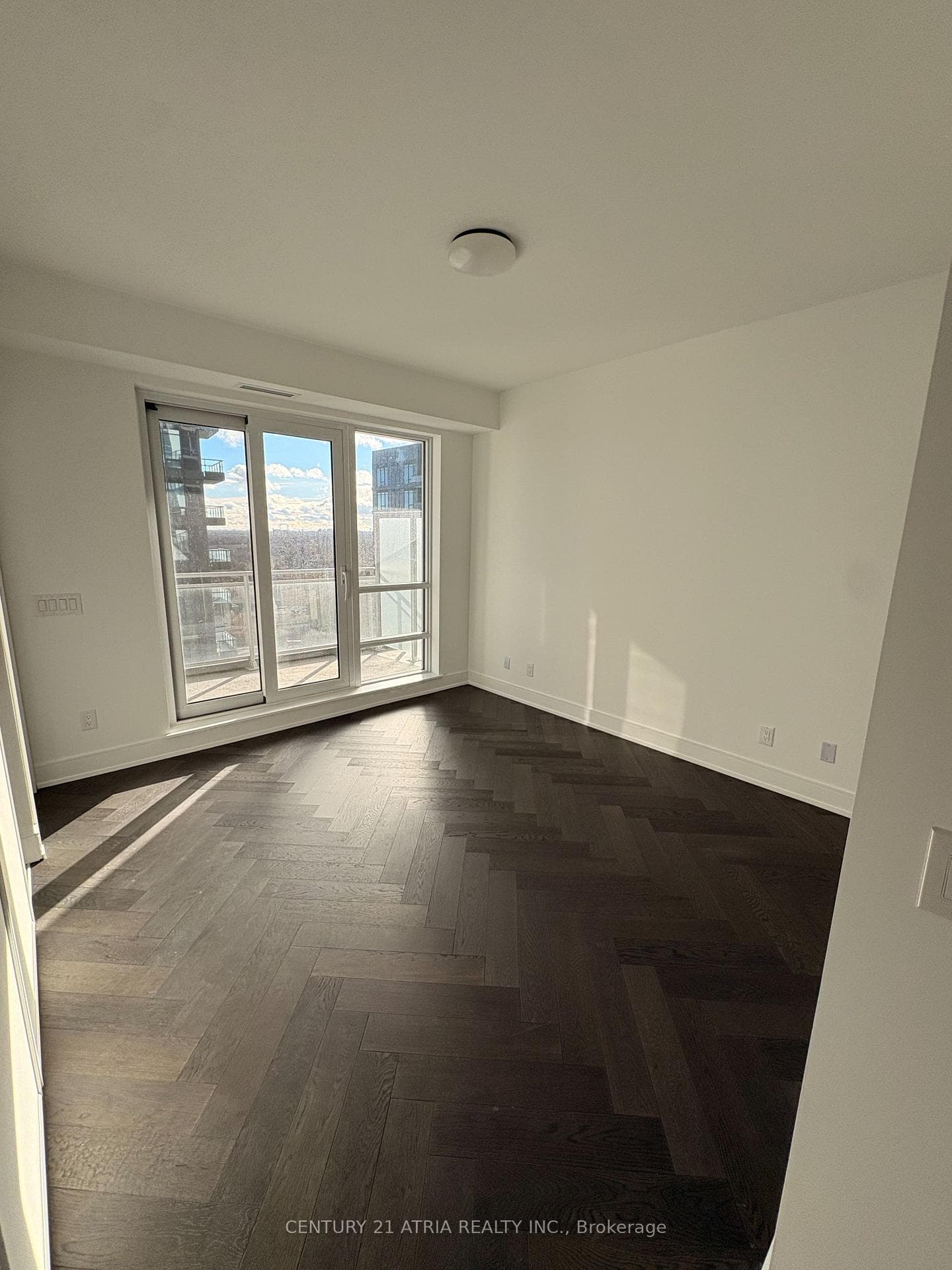 8888 Yonge Street Unit 1005 photo 6