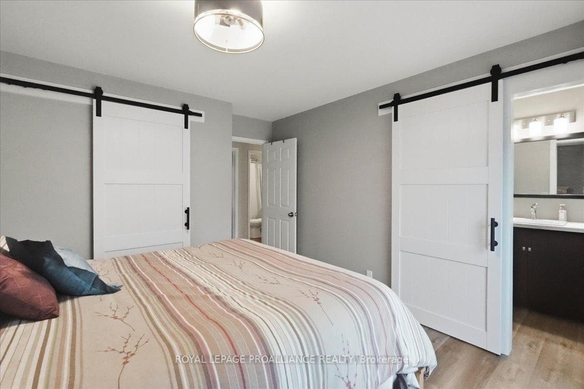 300 Farnham Road photo 21