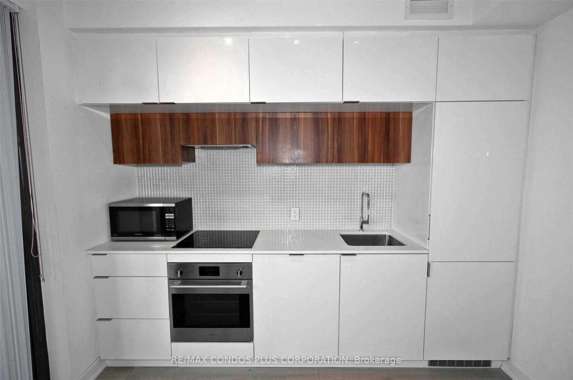 185 Roehampton Avenue Unit 1504 photo 5