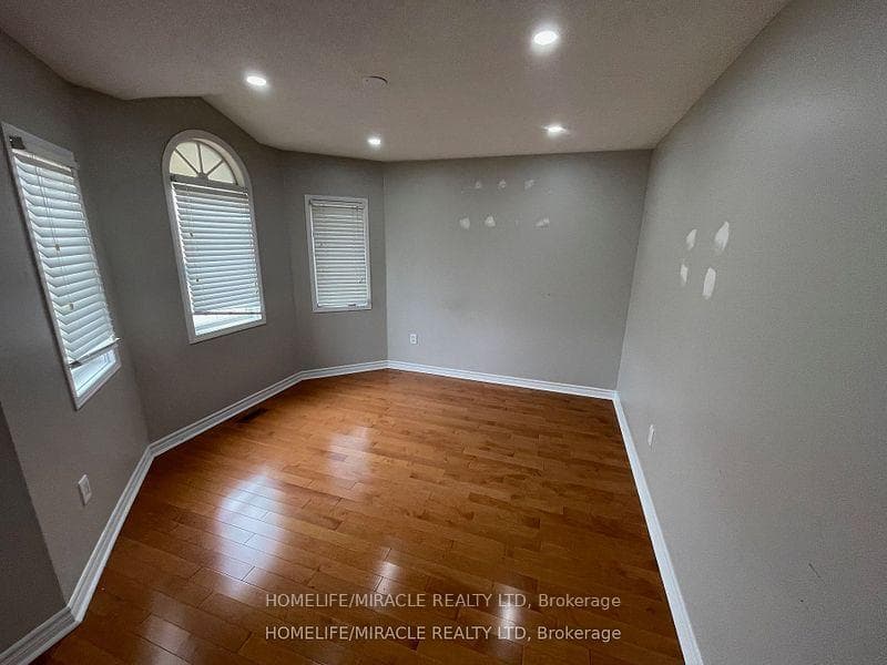 5470 McFarren Boulevard photo 33