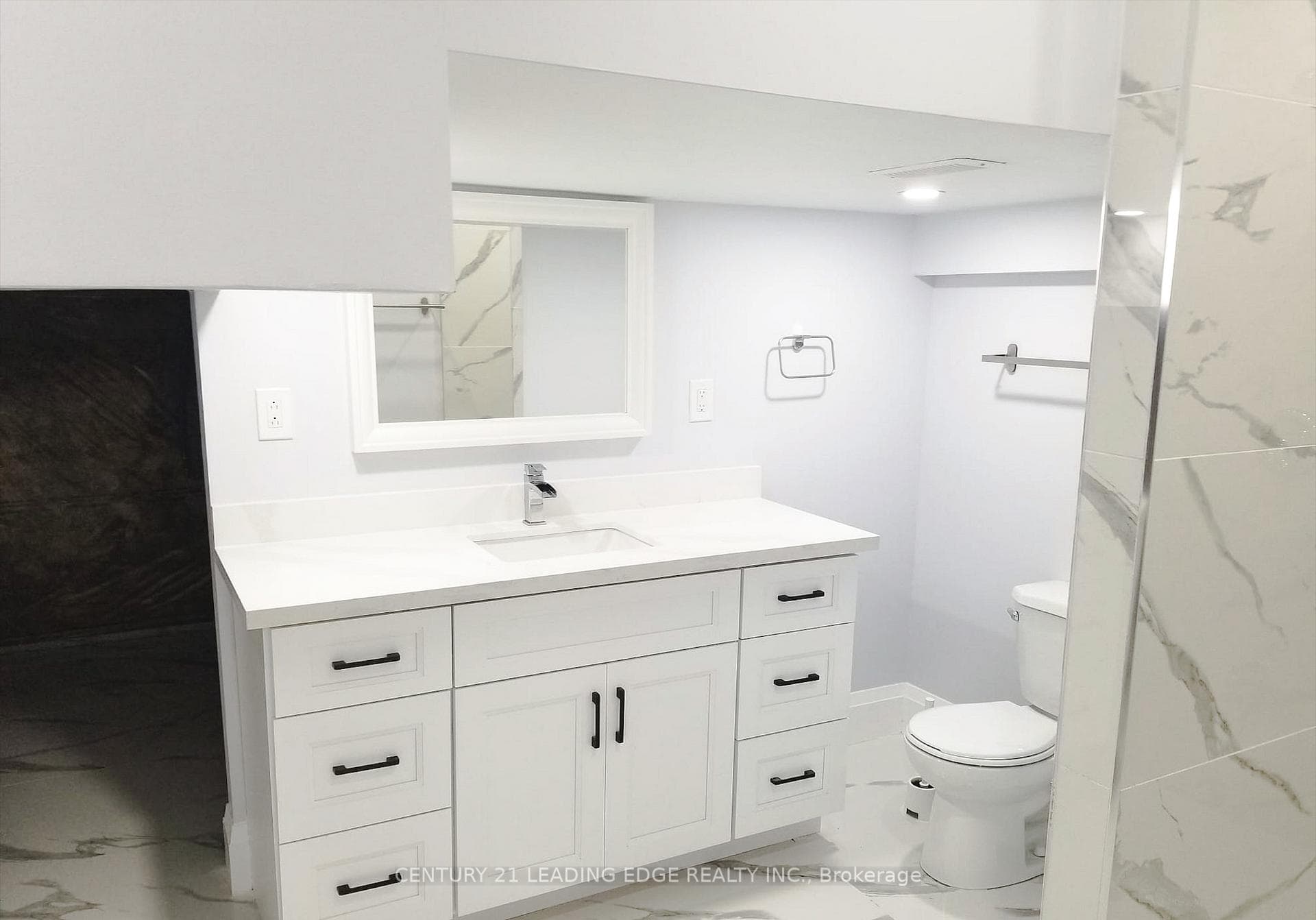 Spacious bathroom