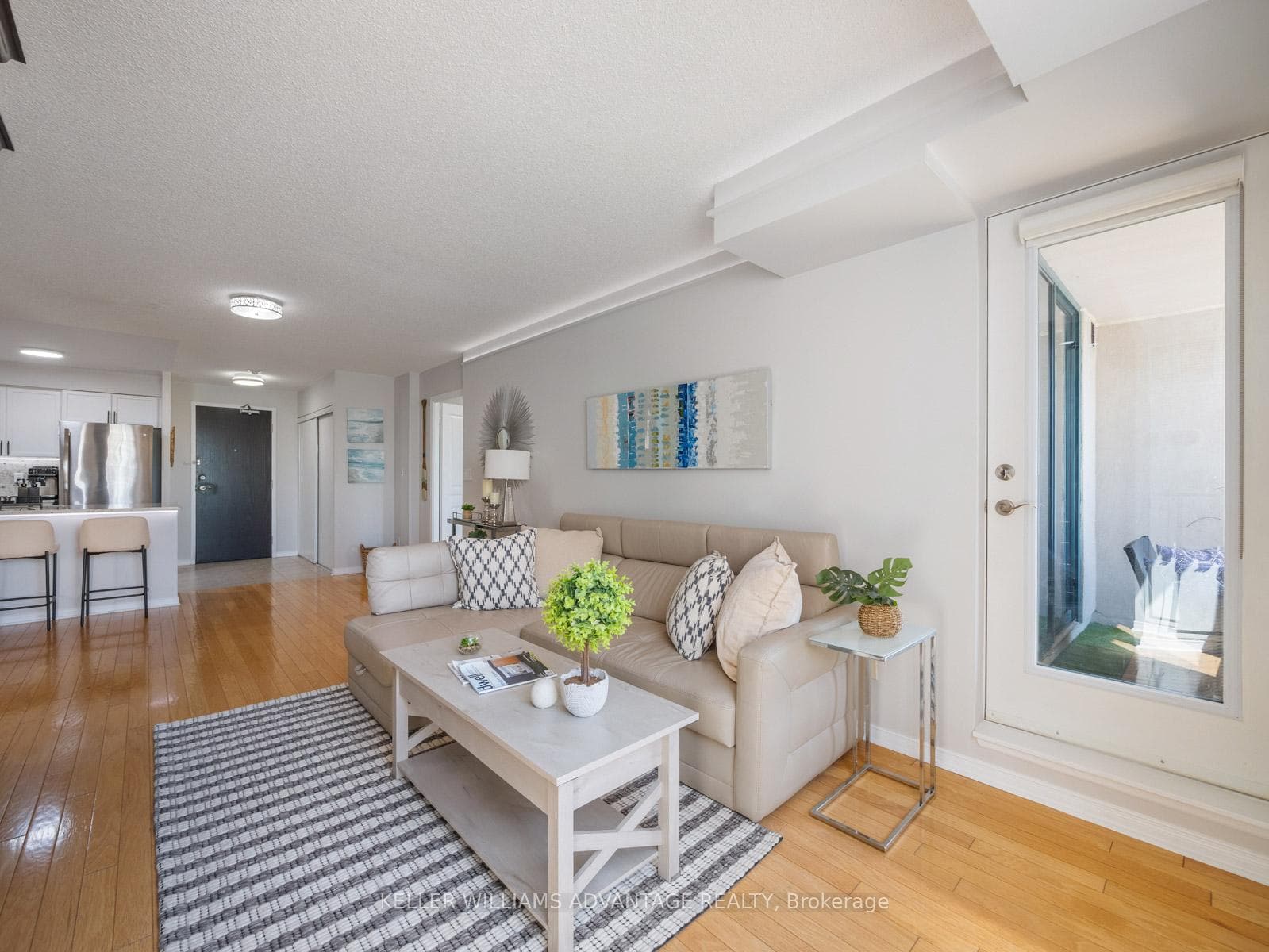 1733 Queen Street Unit 424 photo 16