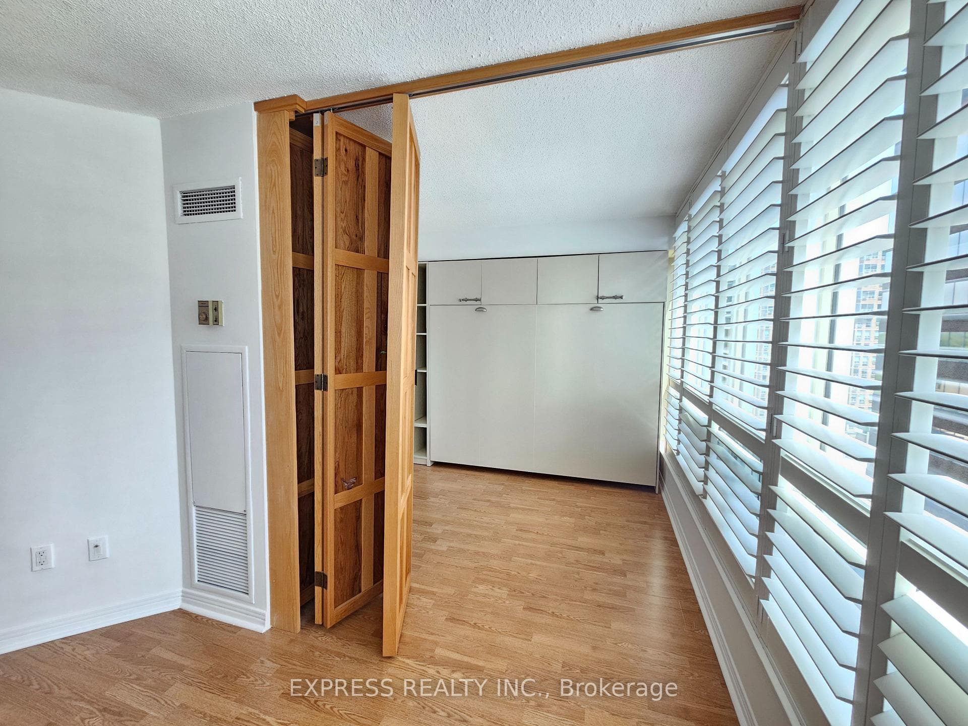 942 Yonge Street Unit 815 photo 10