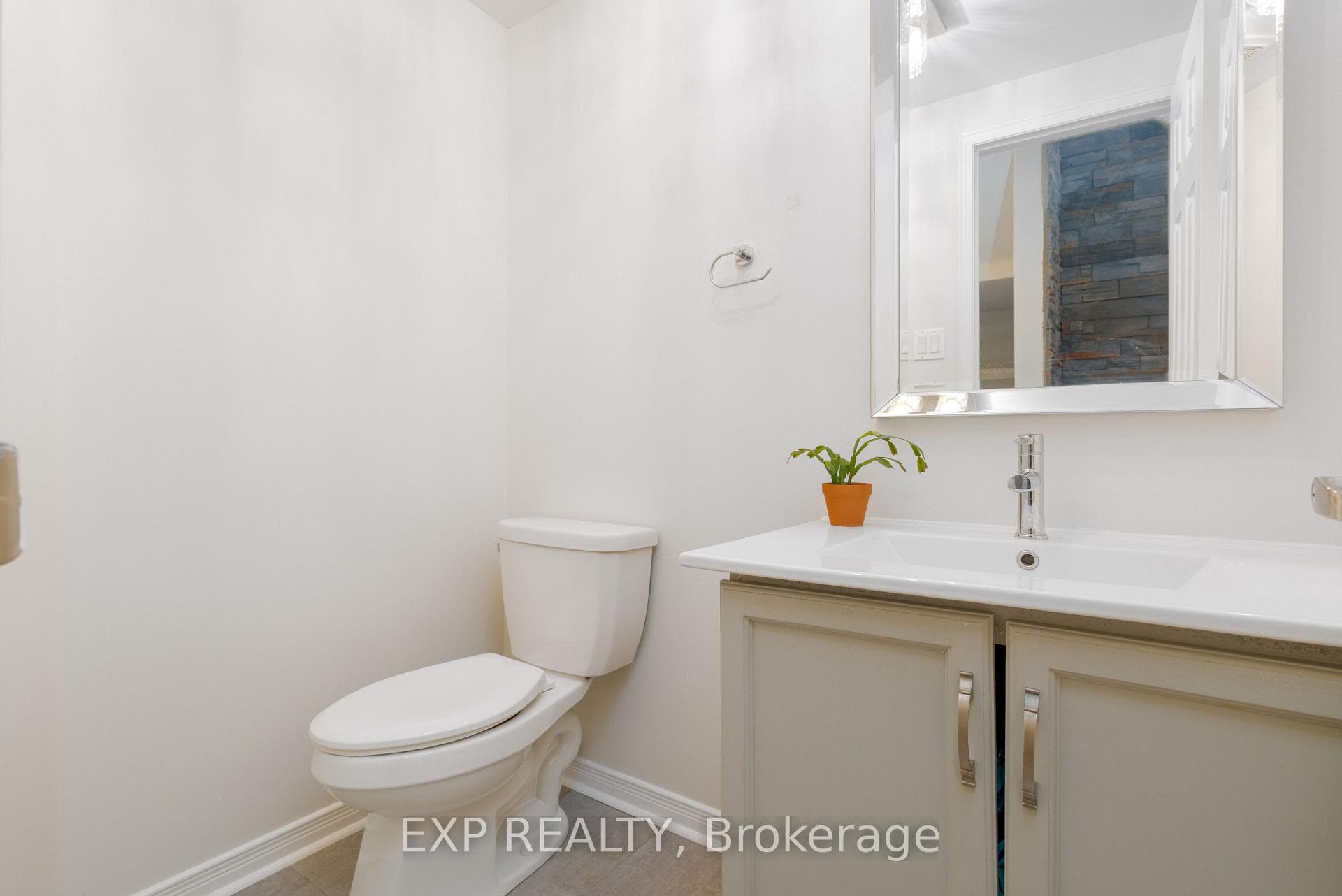192 Pickett Crescent photo 8