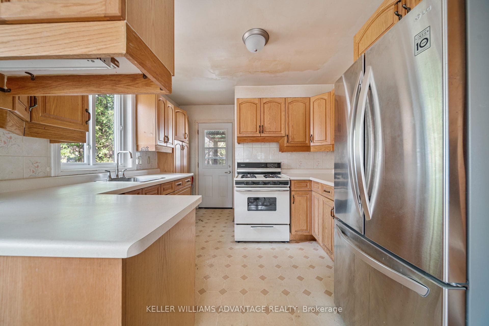 90 Hollis Avenue photo 8
