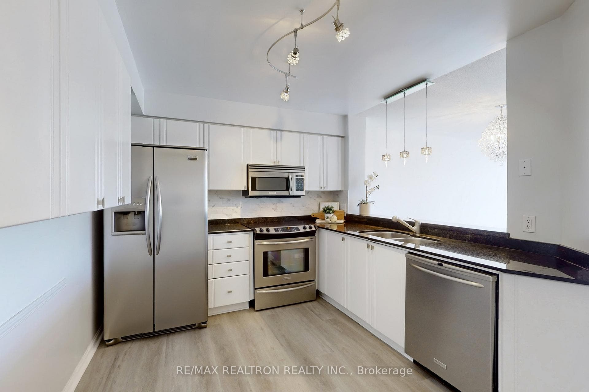 1131 Steeles Avenue Unit 407 photo 11