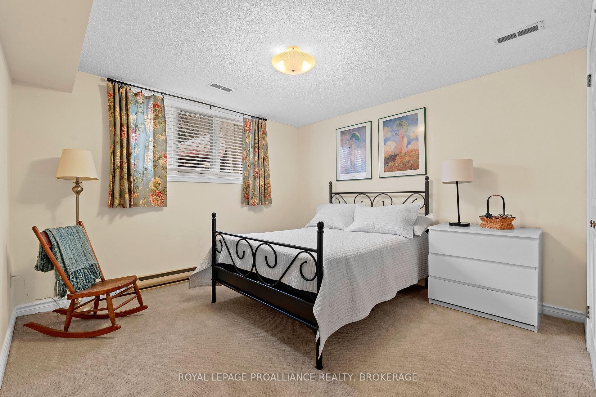 254 Friarhill Crescent photo 37