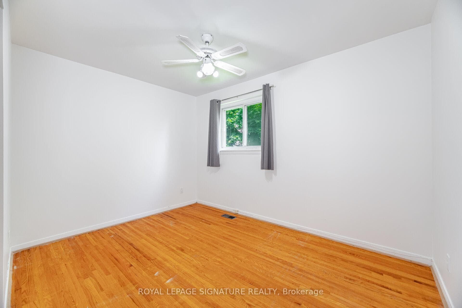 70 Regatta Crescent photo 30