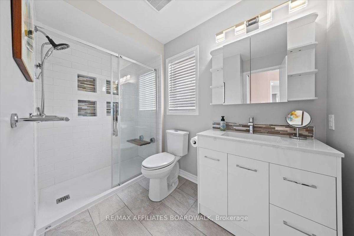 8 Stonepointe Avenue photo 28