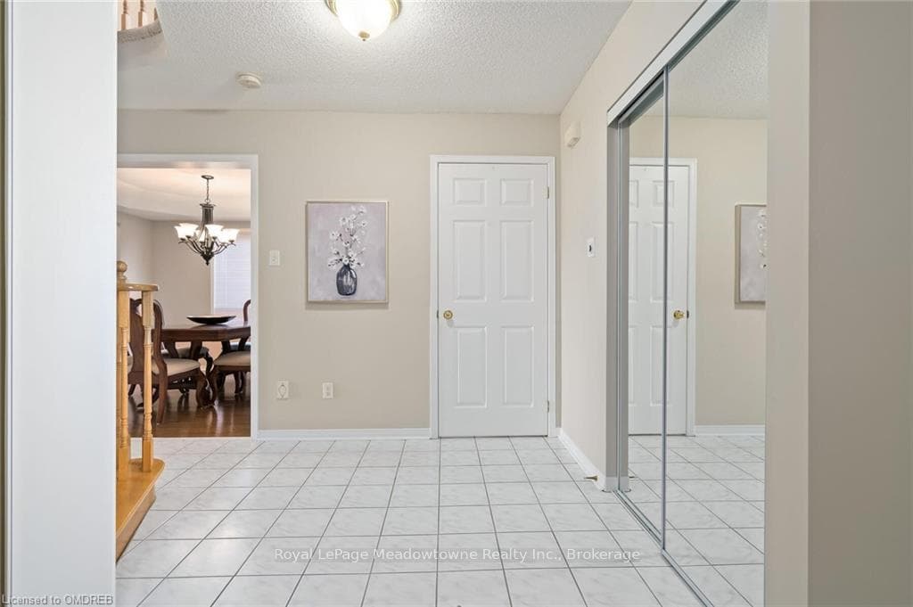 40 HEPBURN Crescent photo 8