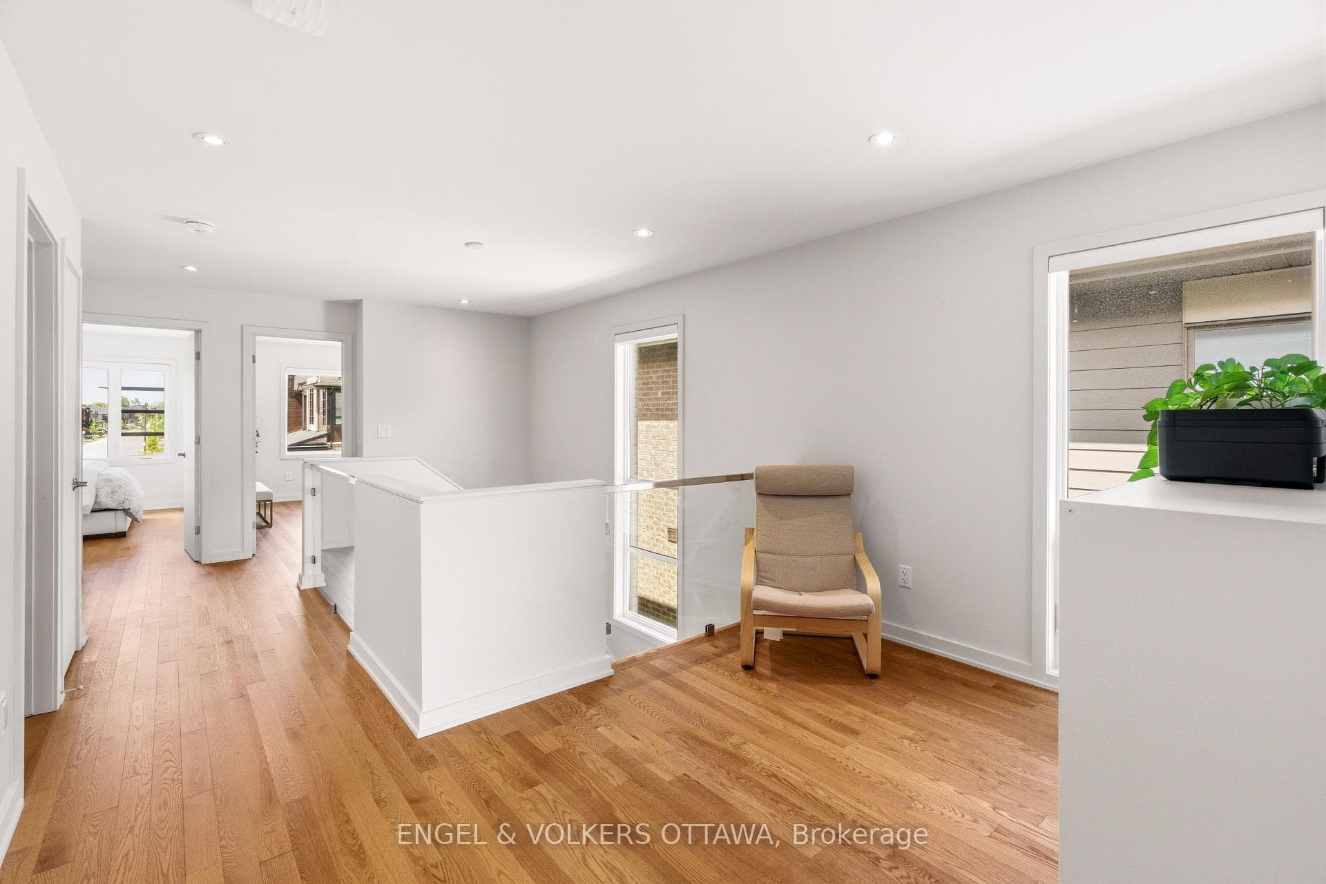 256 Shuttleworth Drive photo 22