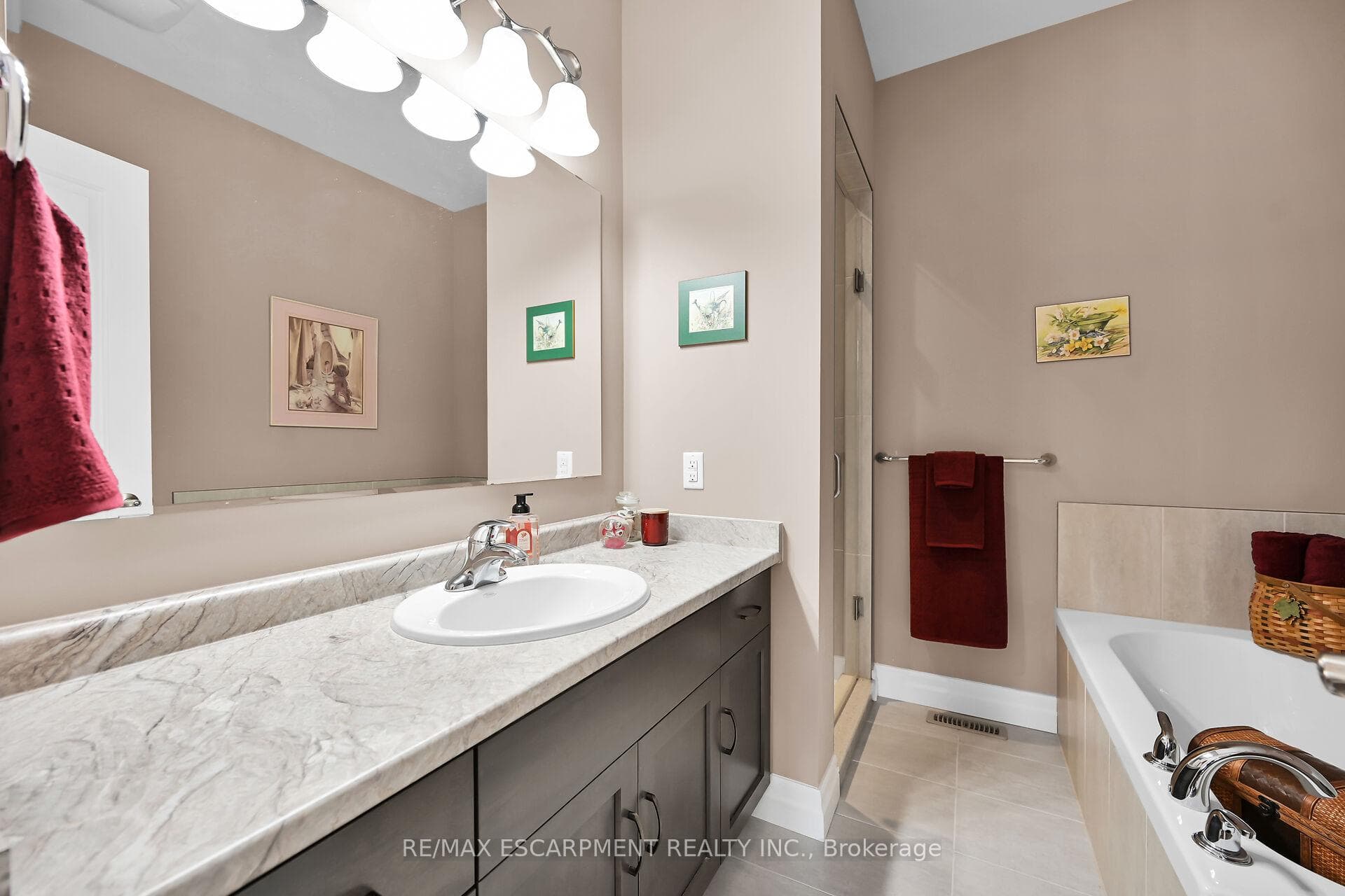 247 MUNNOCH Boulevard Unit 6 photo 16