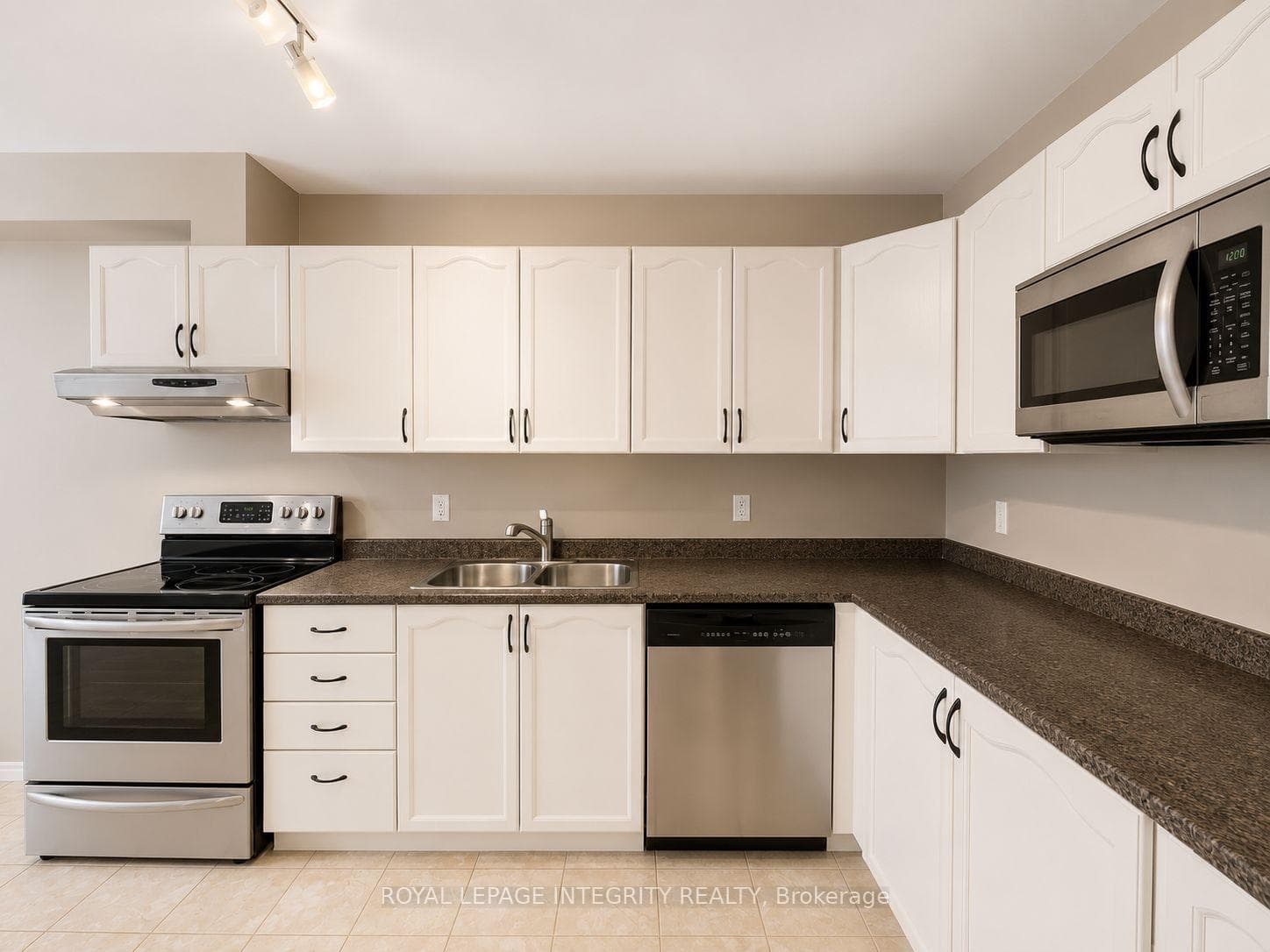12 KIMBOLTON Crescent photo 9