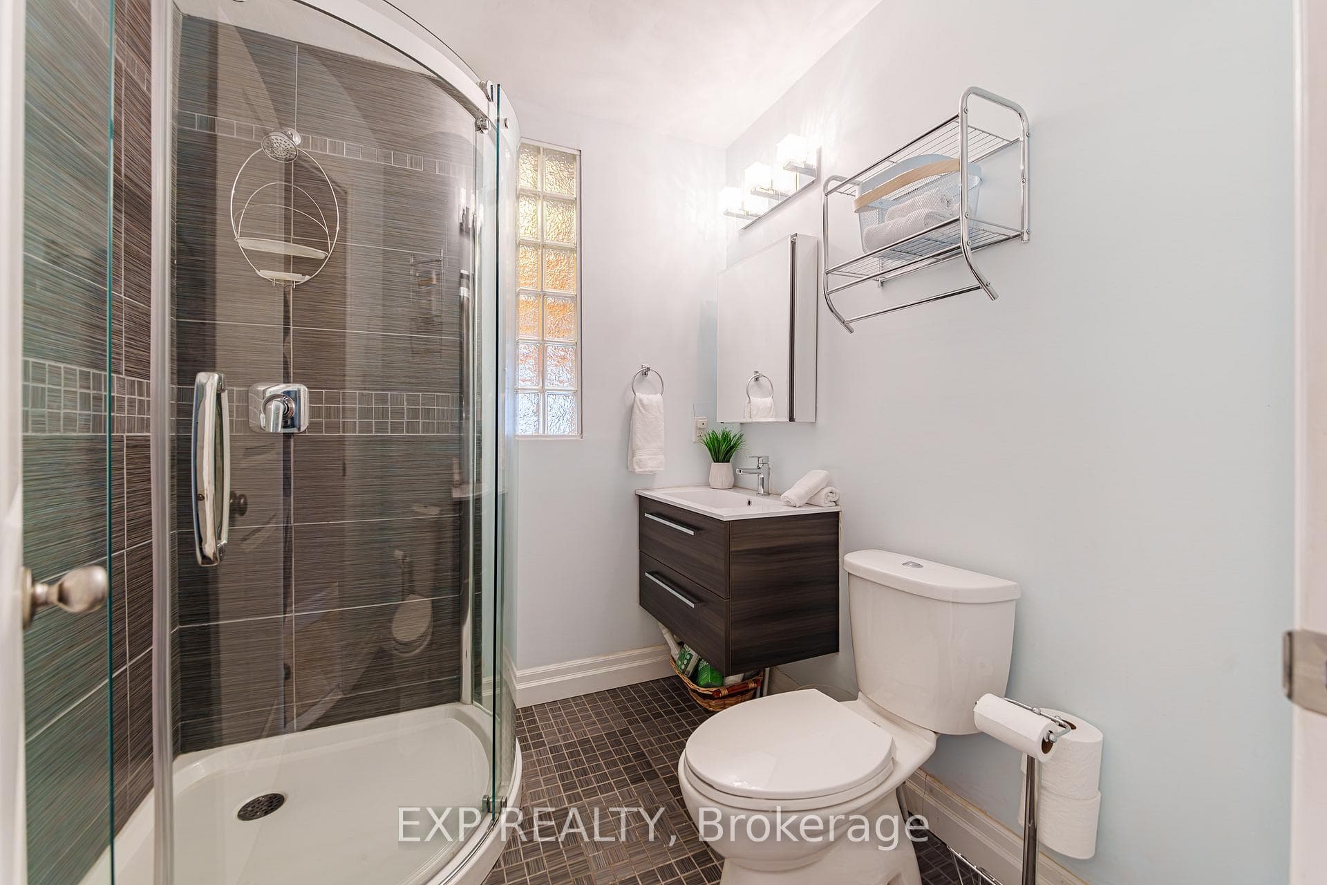1592 Apeldoorn Avenue photo 17