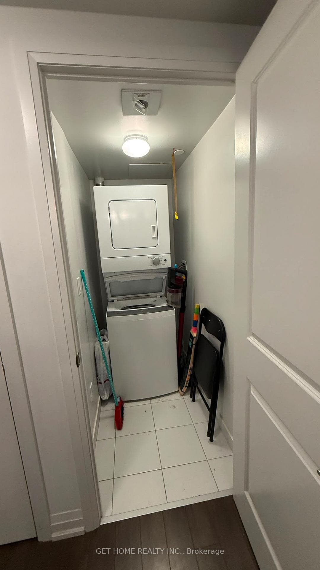 20 Meadowglen Place Unit 2401 photo 6