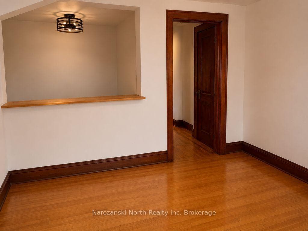 293 Elm Street photo 11