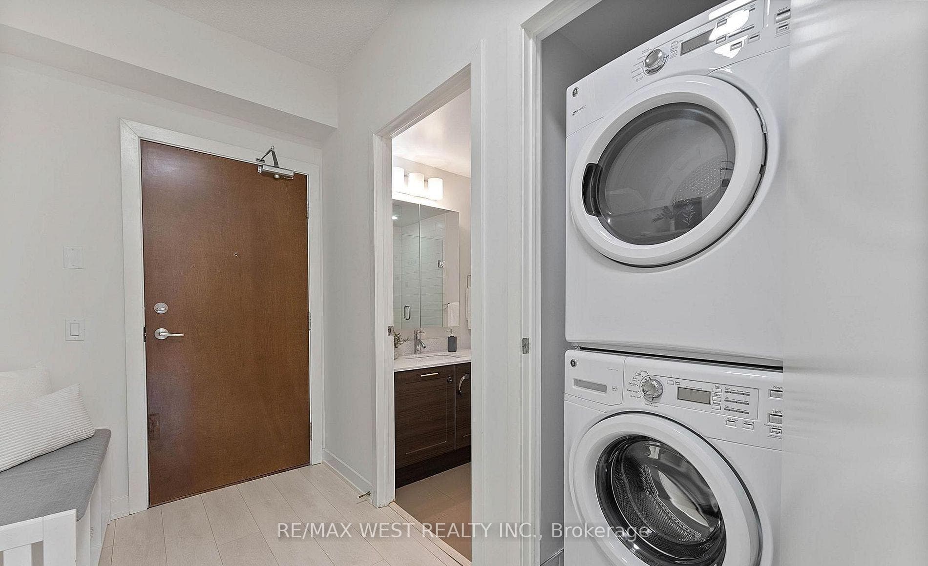 2200 Lakeshore Boulevard Unit 611 photo 31