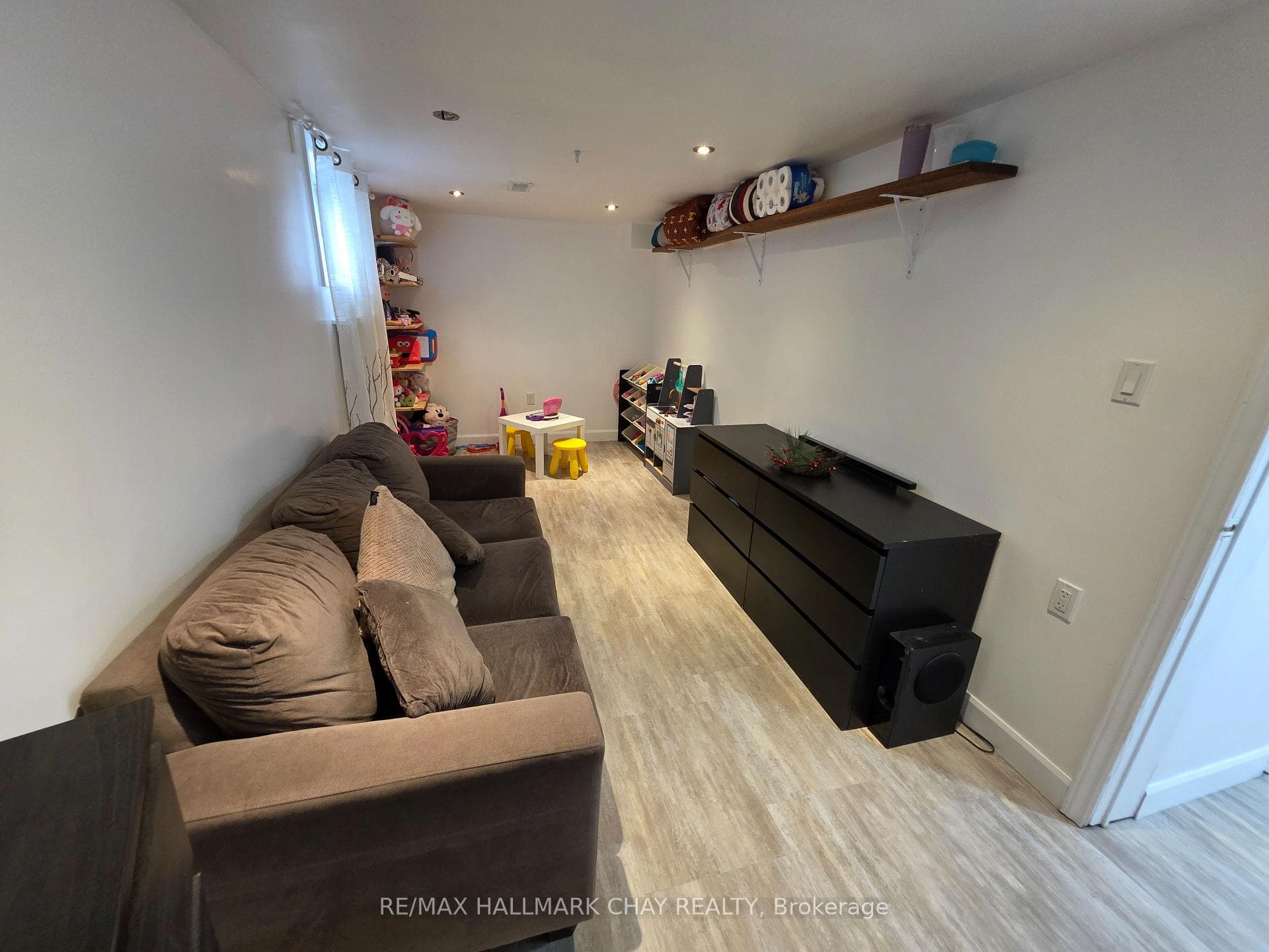 54 Shakespeare Crescent photo 17