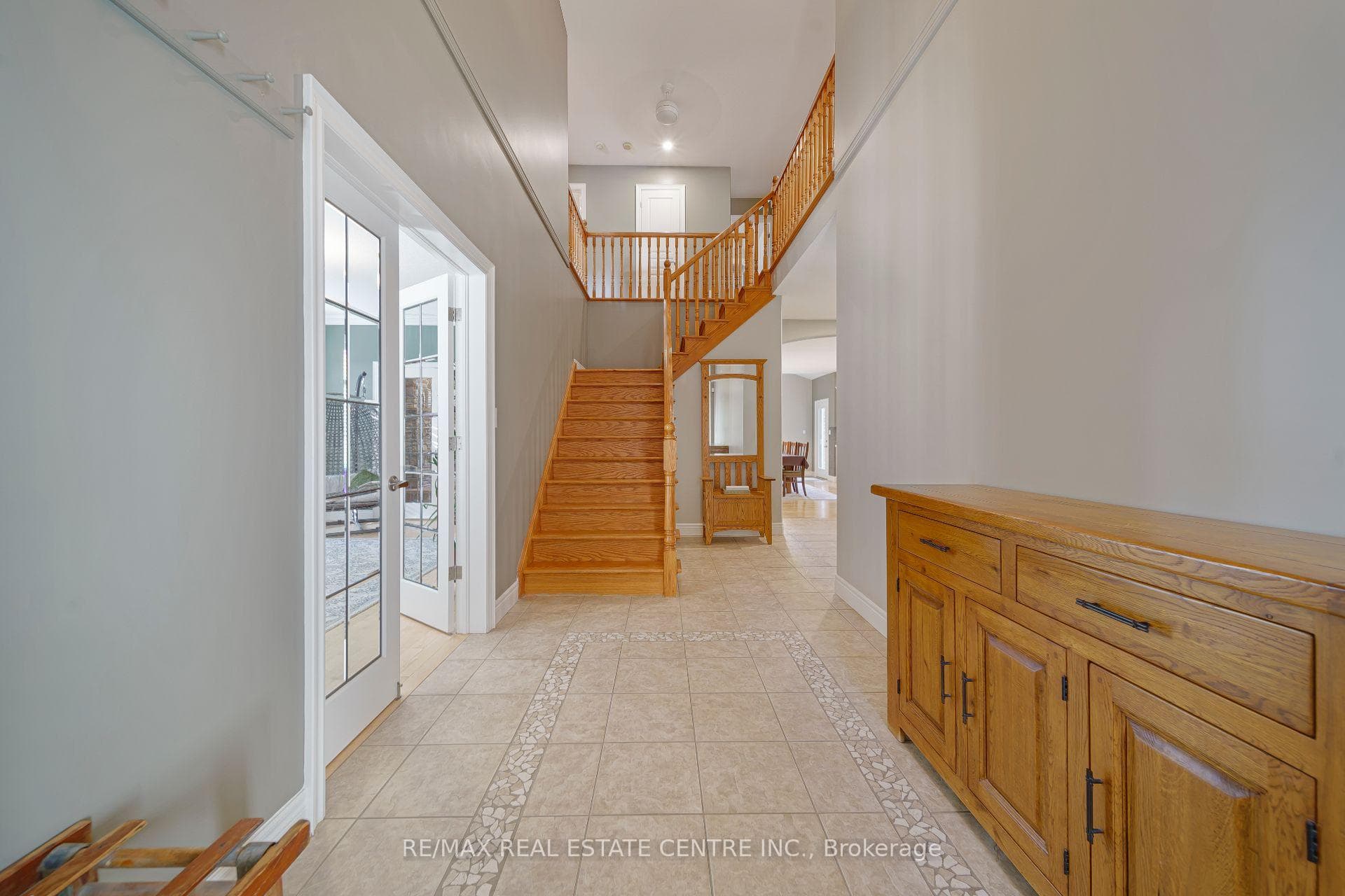 112 Dirksen Court photo 5