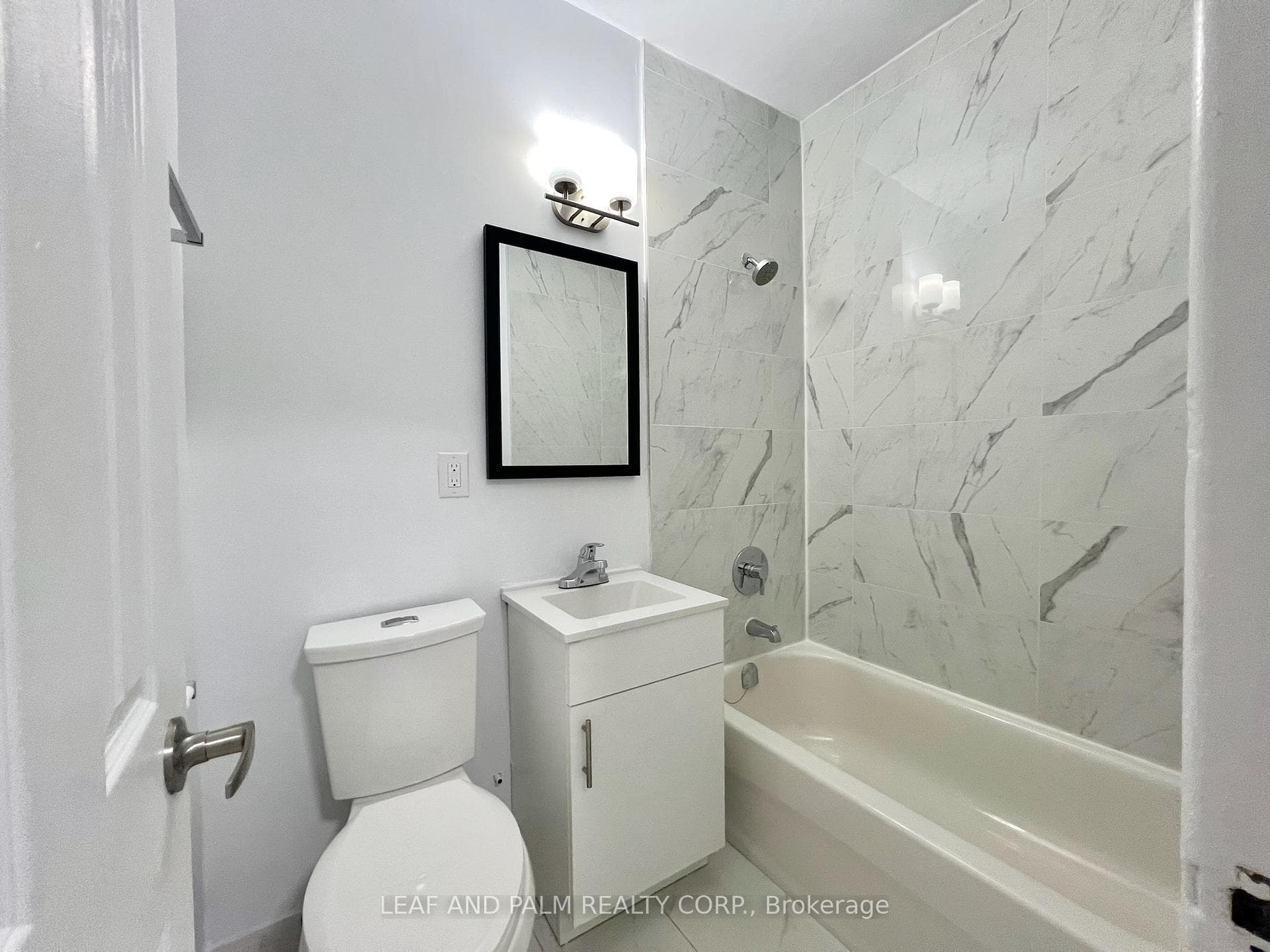 1689 Victoria Park Avenue Unit #105 photo 4