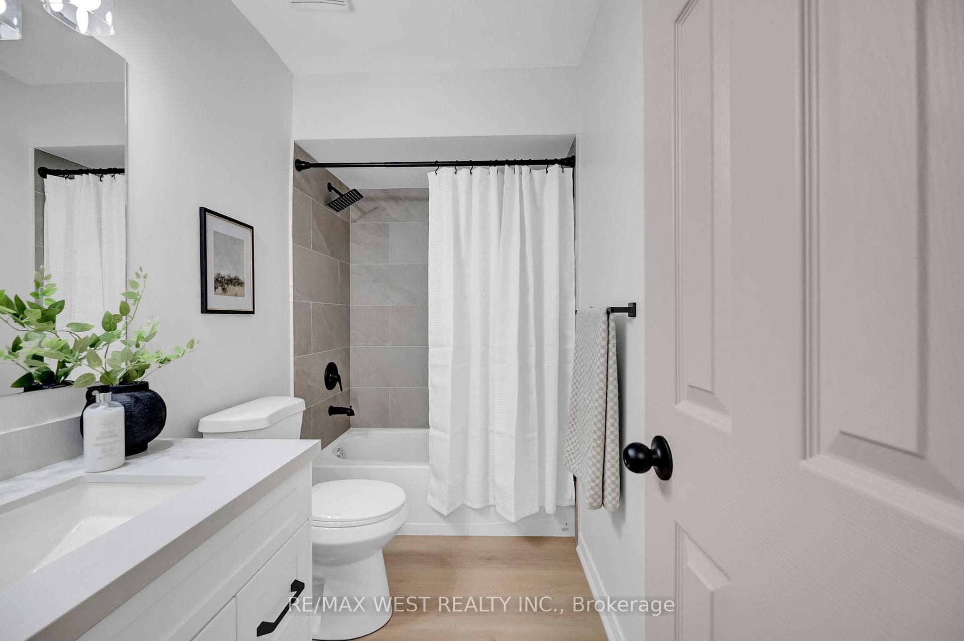 905 Bayly Street Unit 27 photo 23