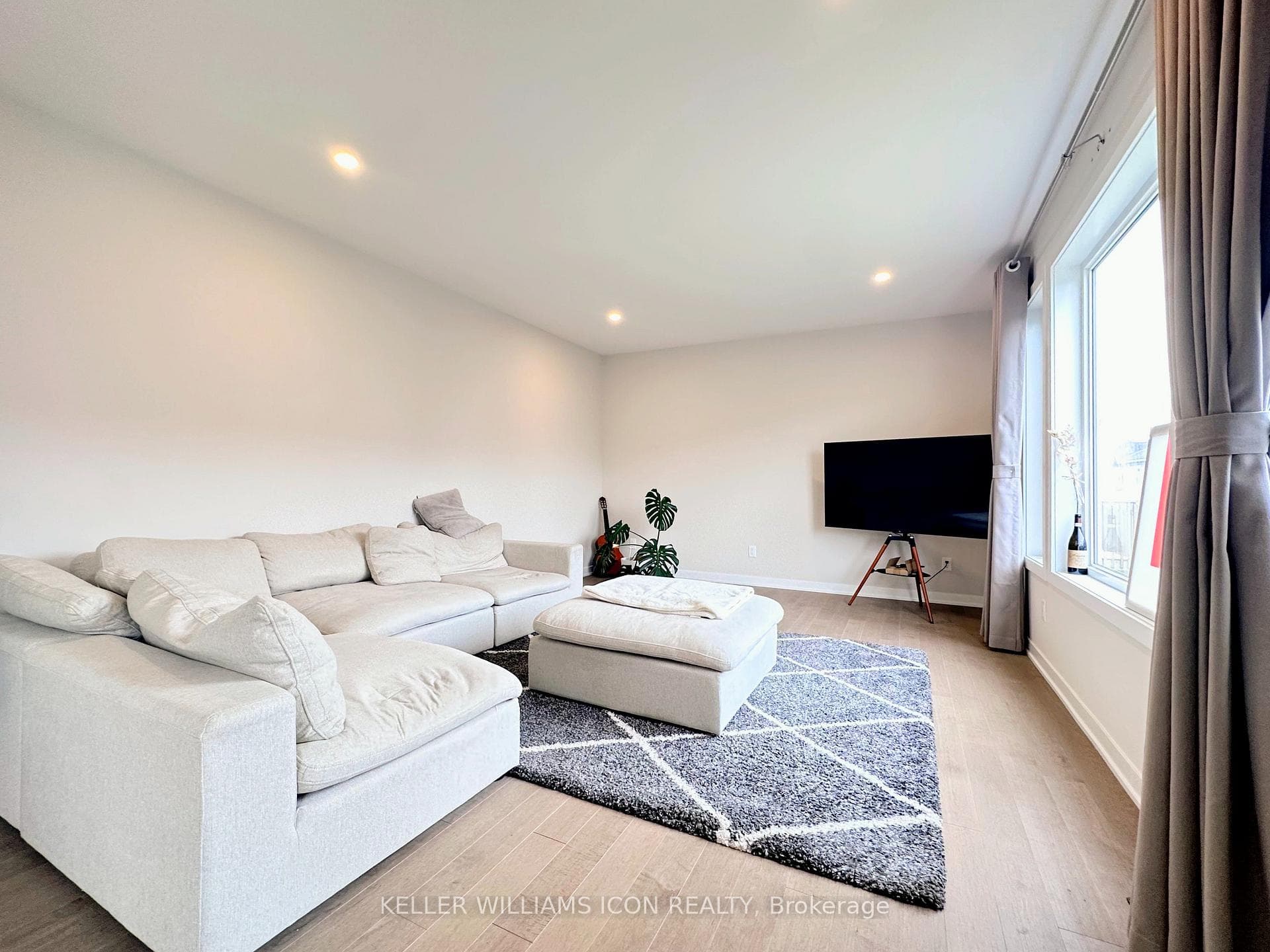 765 Eminence Street photo 9
