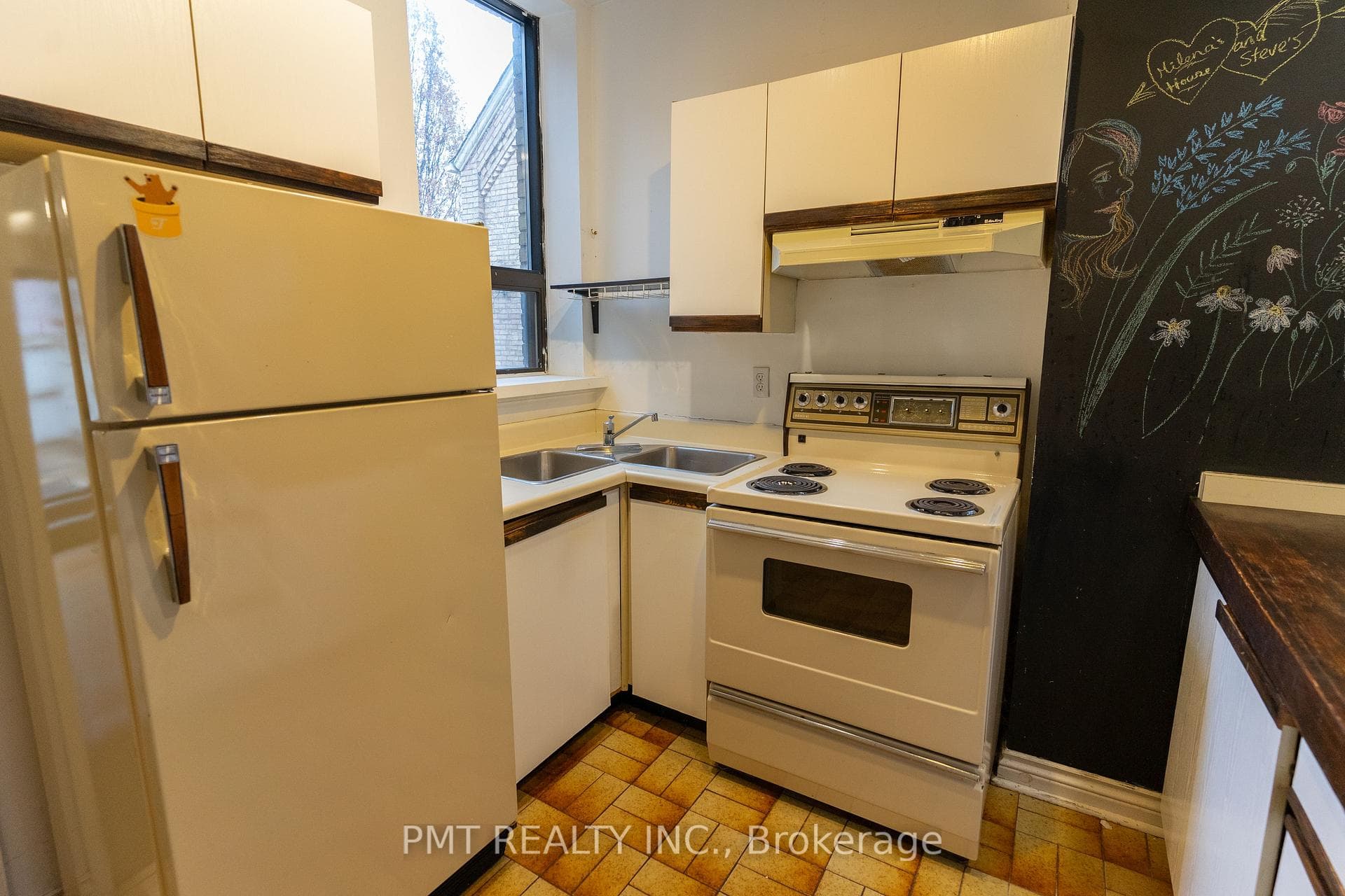 204 Gerrard Street Unit 2 photo 7