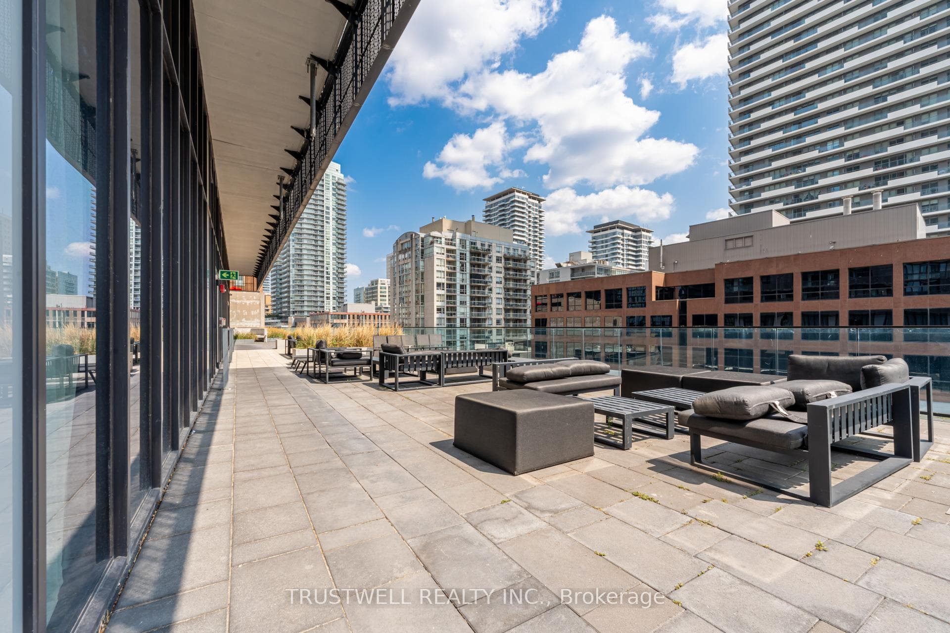 8 Eglinton Avenue Unit 2106 photo 22