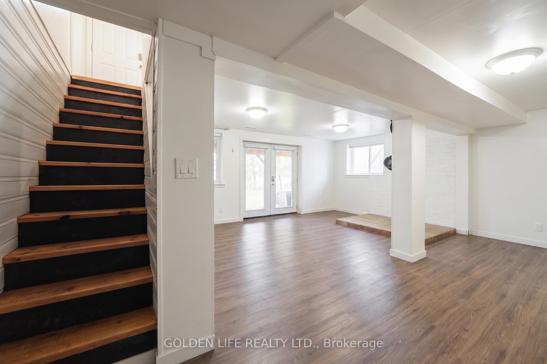 24 LAWRENCE Street photo 20