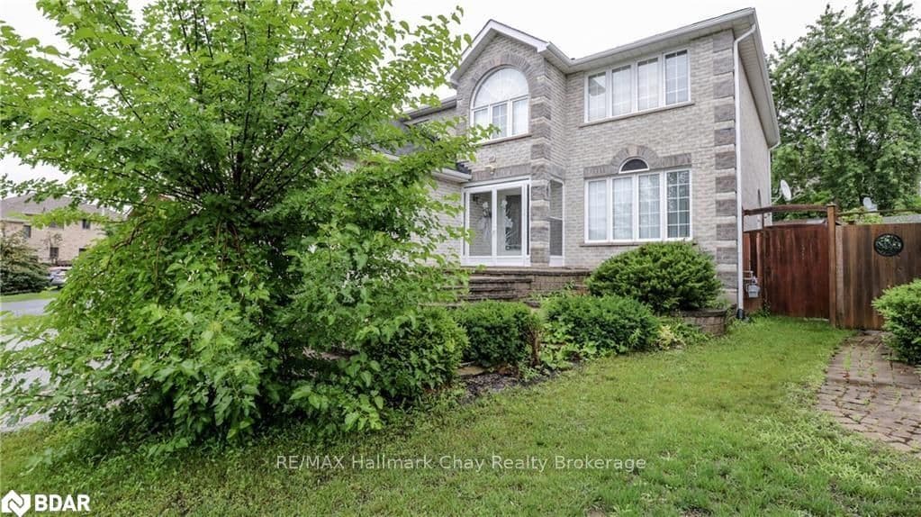 66 CARLEY Crescent Unit Lower photo 3