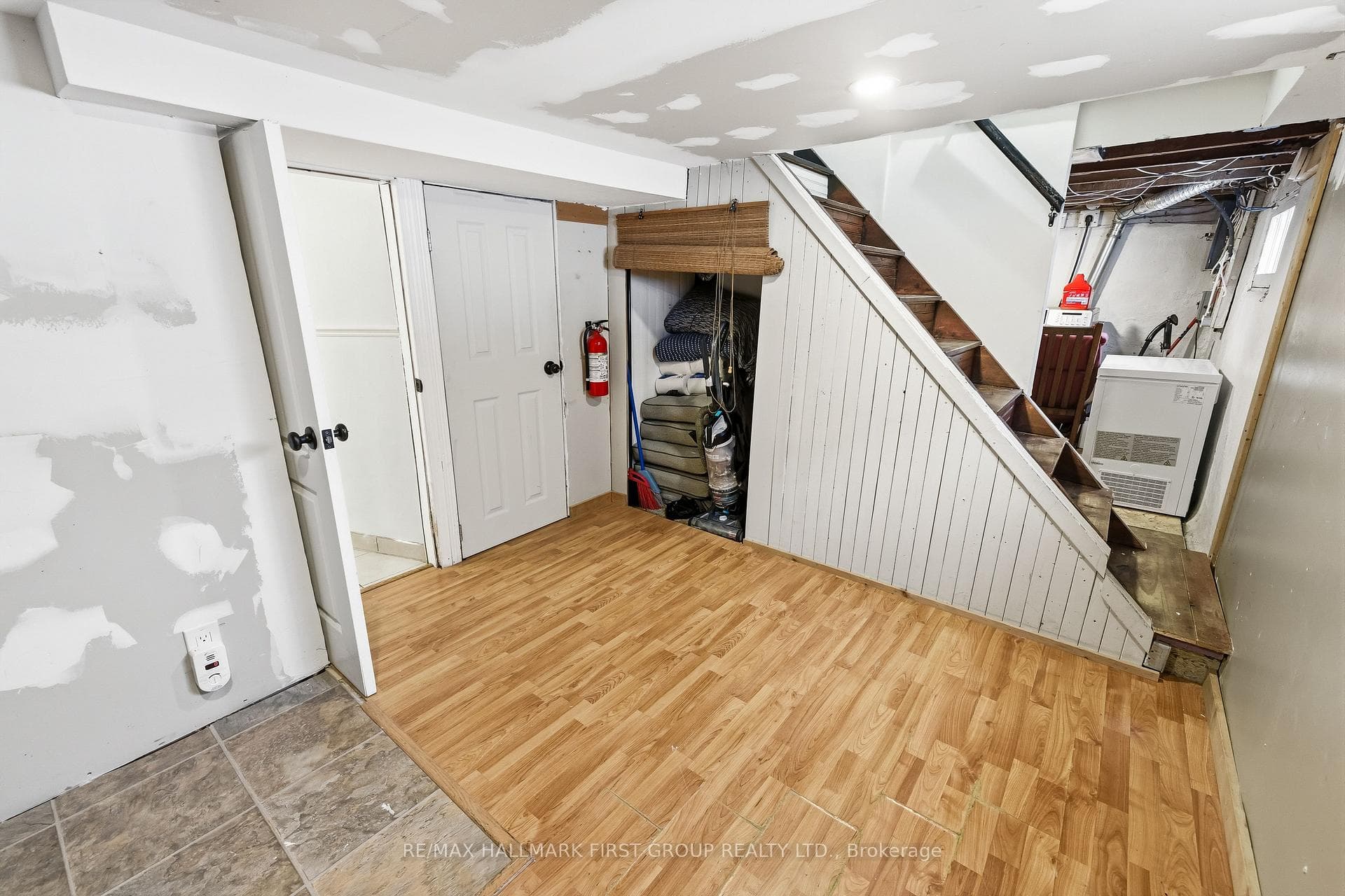 325 Elgin Street photo 23