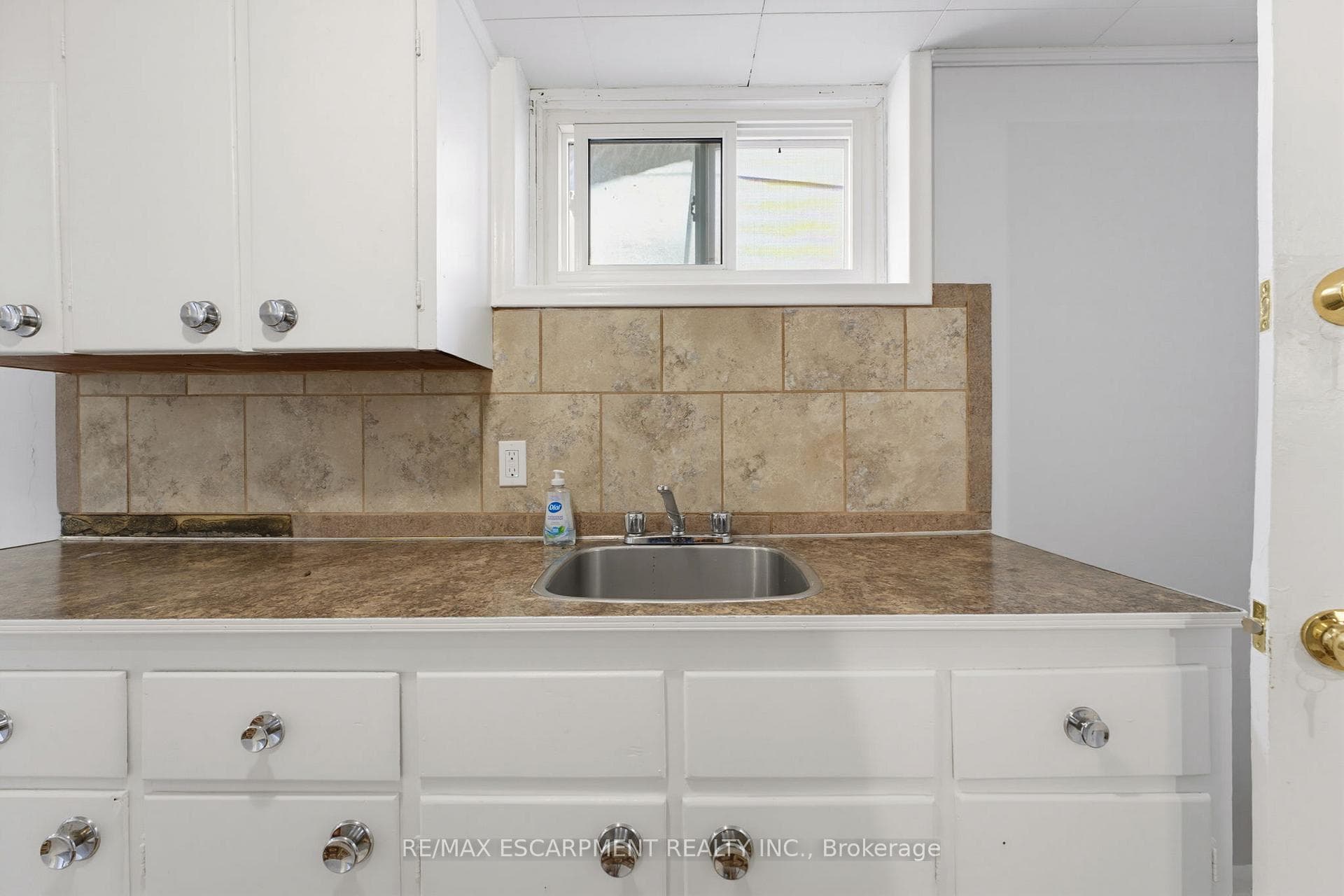 1 Byron Place photo 20