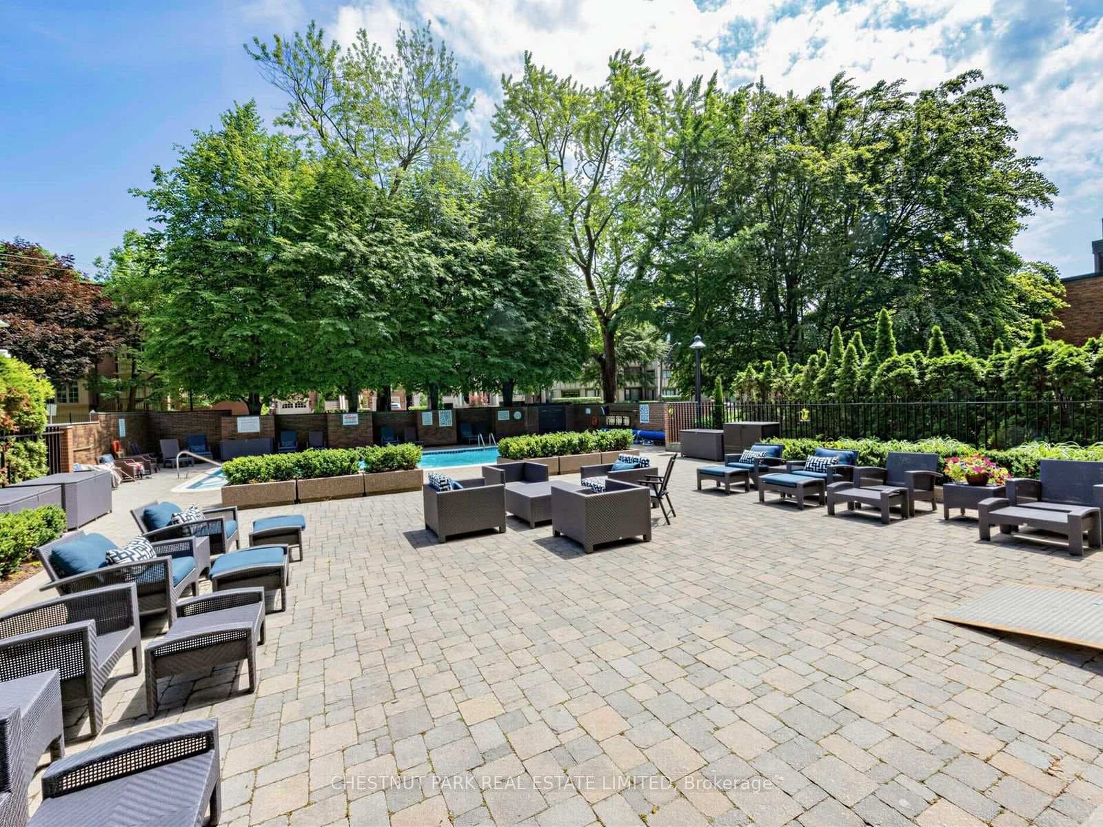 625 Avenue Road Unit 304 photo 27