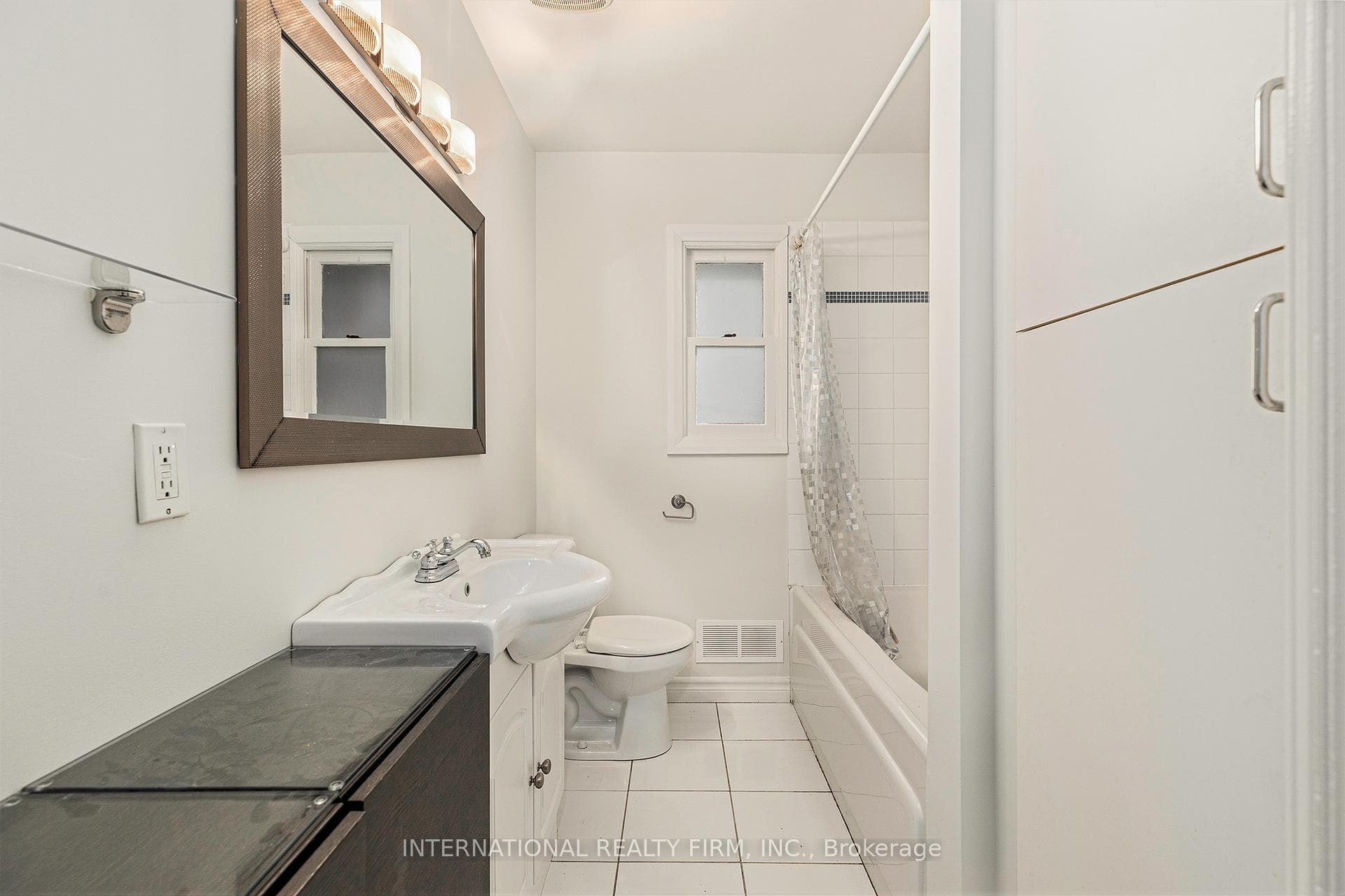 323 Lanark Avenue photo 17