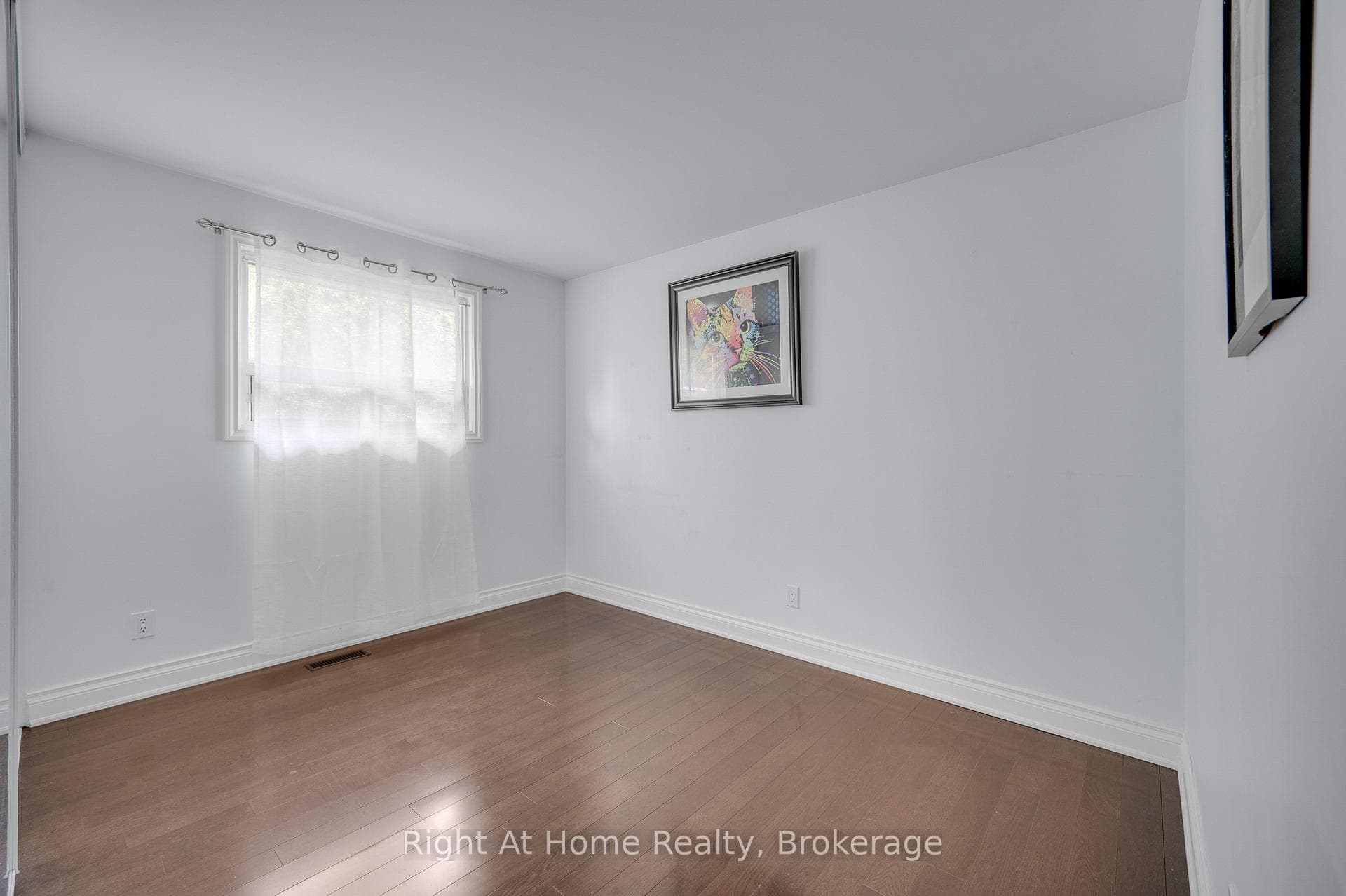 467 VANGUARD Crescent photo 22