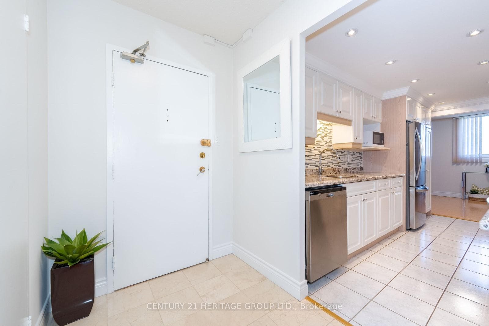 812 Burnhamthorpe Road Unit 1703 photo 5