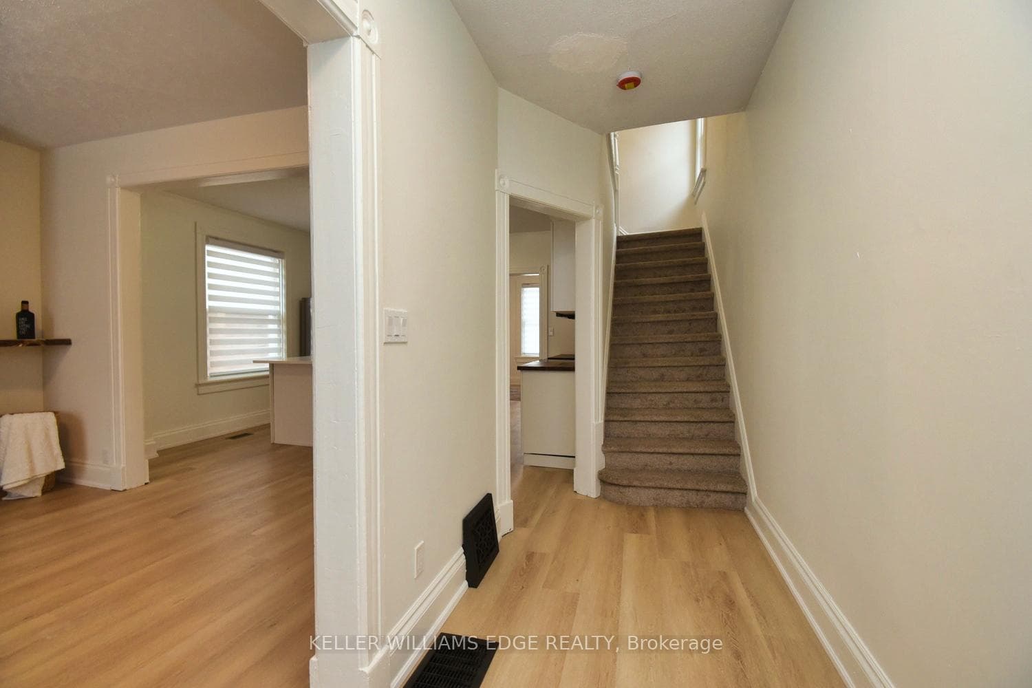 89 Oak Street photo 2