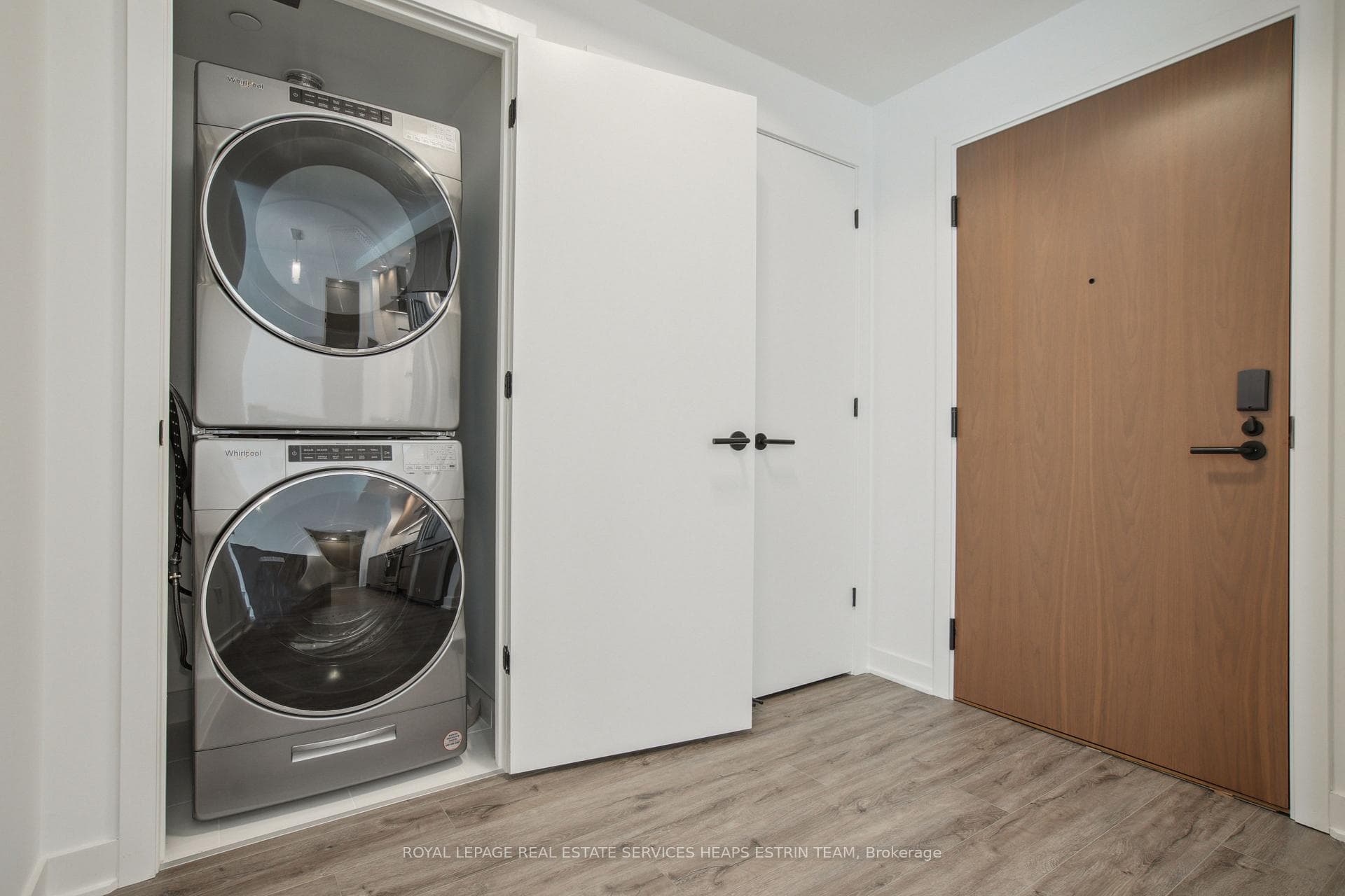 425 Wellington Street Unit 1108 photo 16