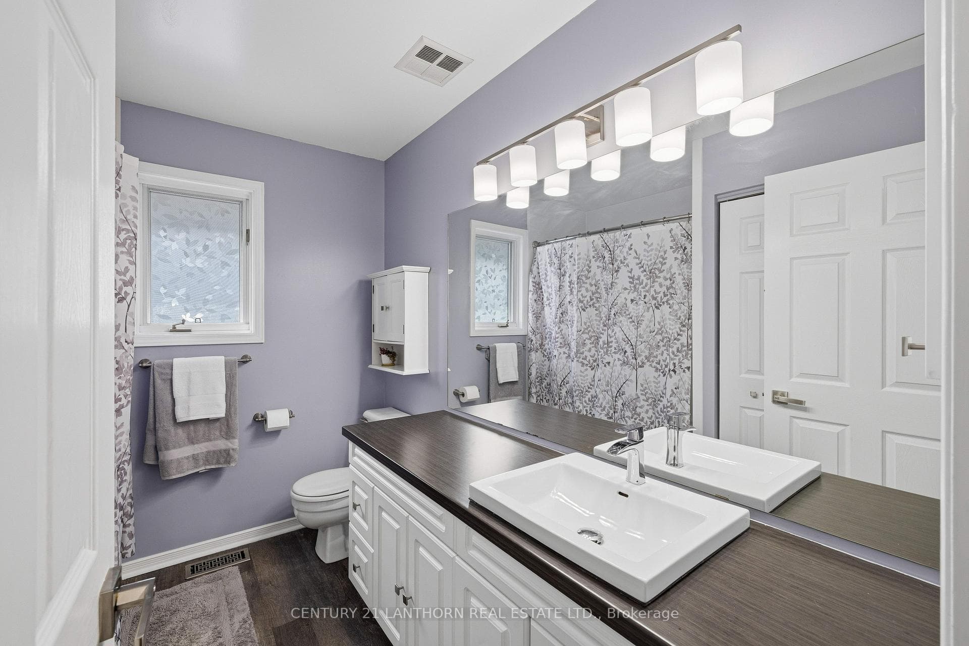 880 Walker Court photo 21