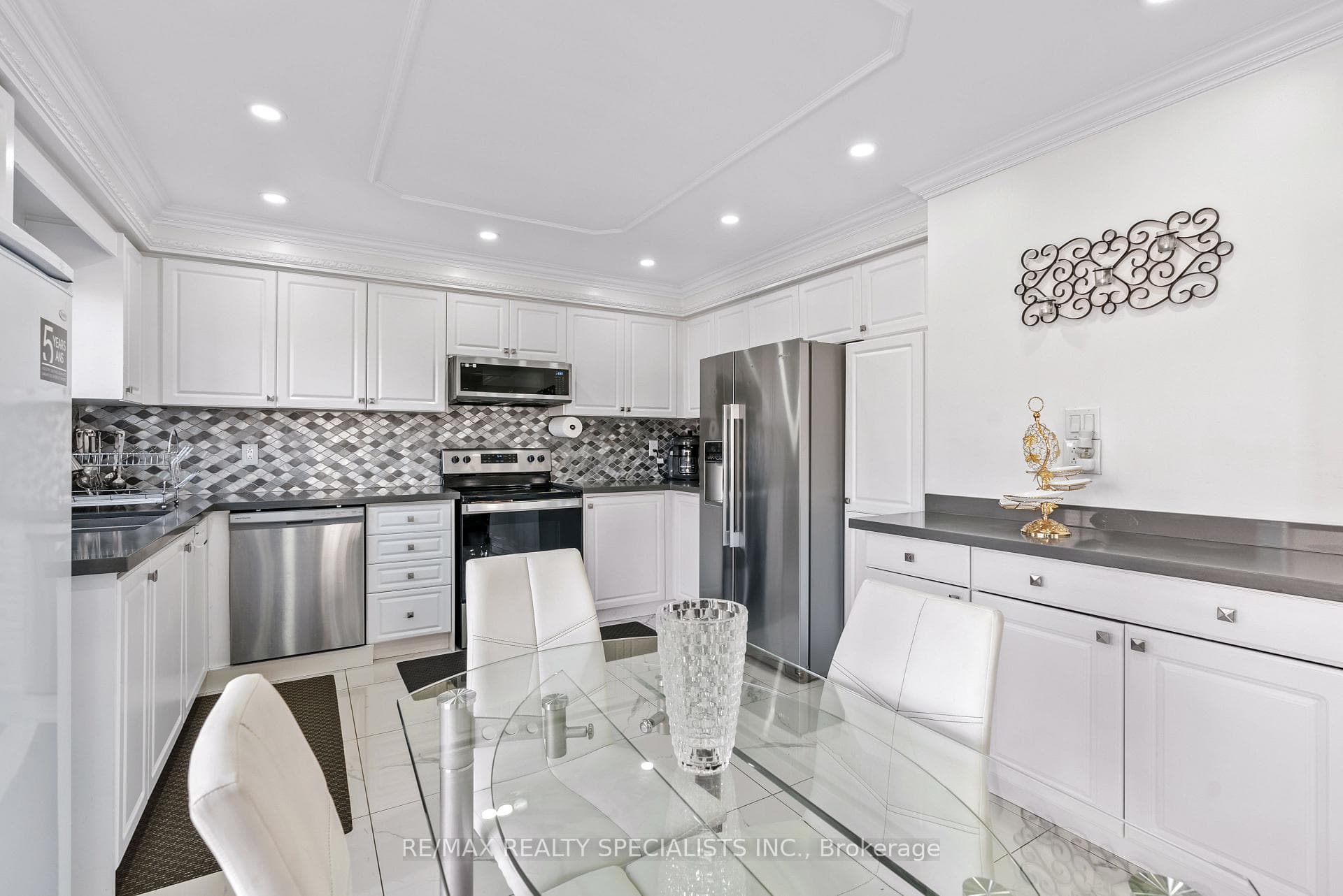 3234 Camberwell Drive photo 14